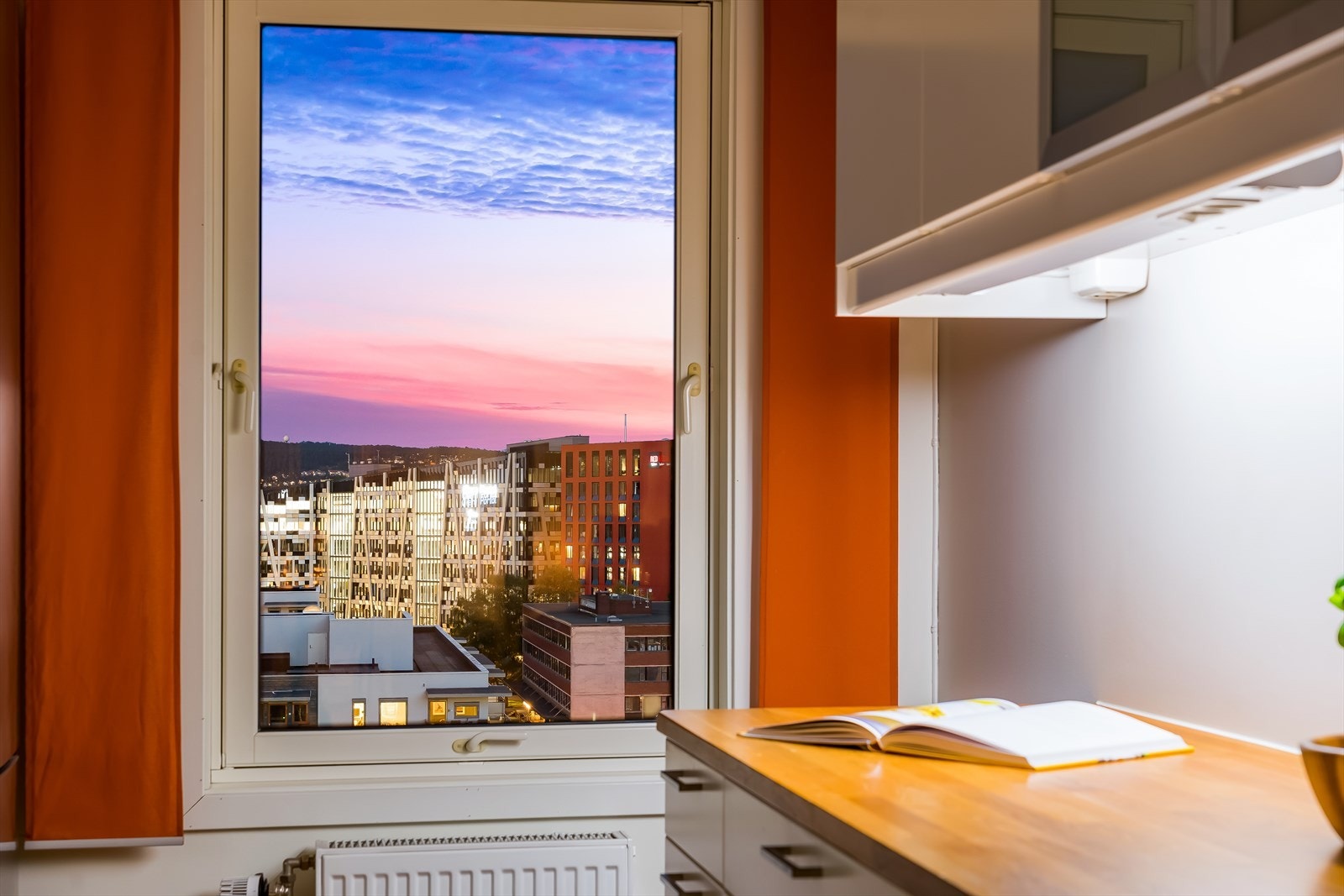 Fra kjøkkenet er det også flott utsikt Galleribilde