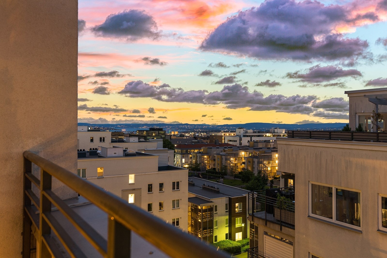 Herfra kan mange vakre solnedganger sees Galleribilde