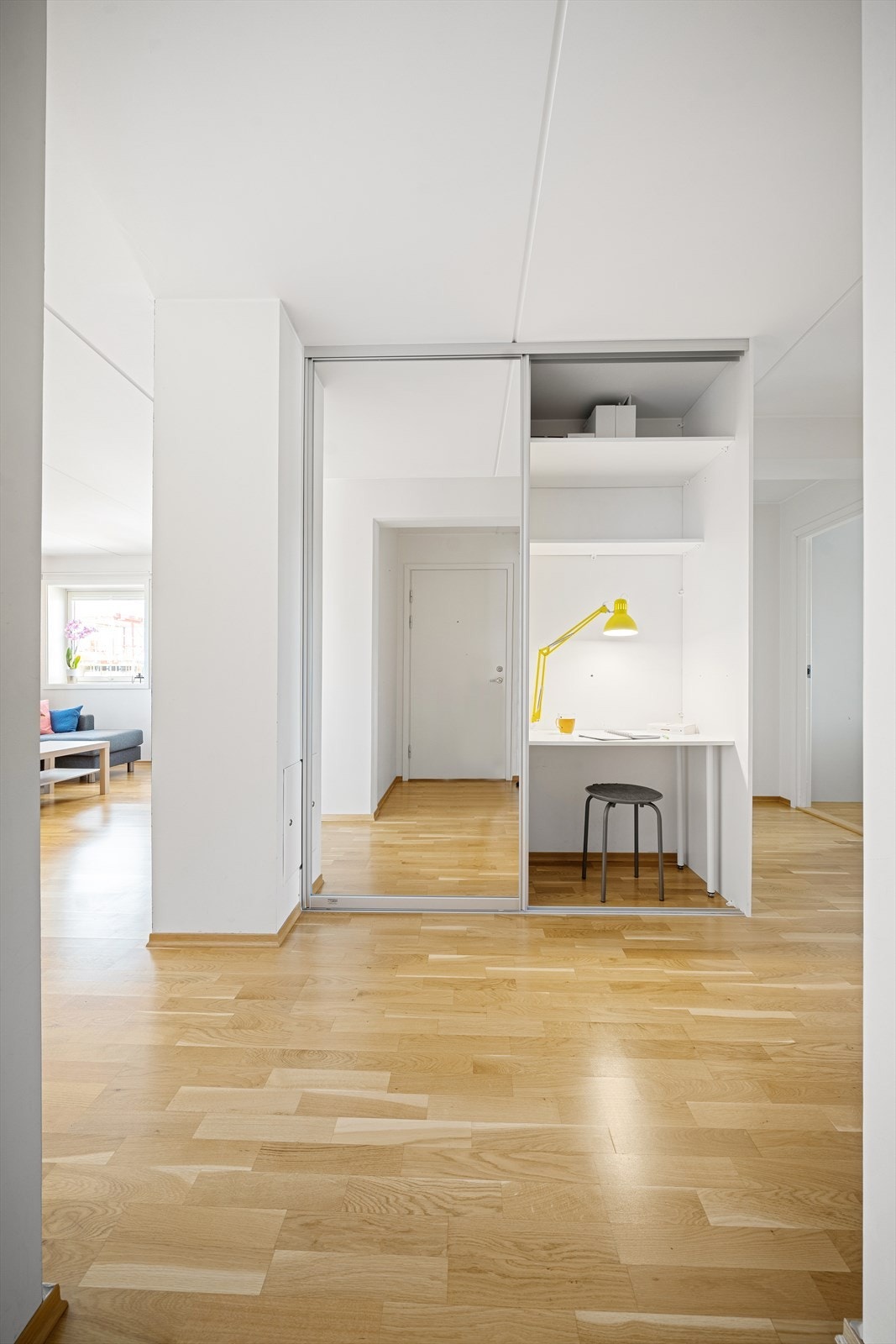 Fra entré mot kontor- og oppbevaringsnisjen Galleribilde