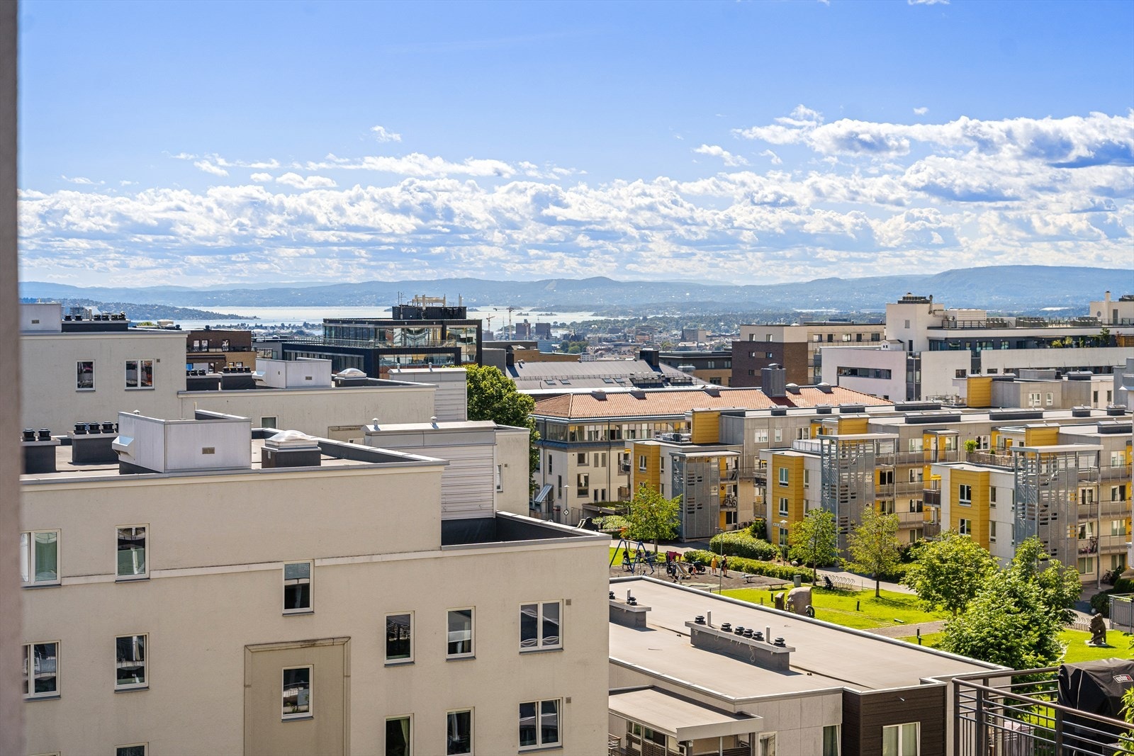 Dette er en stor 2-roms toppleilighet med privat, solrik terrasse og rå utsikt Galleribilde