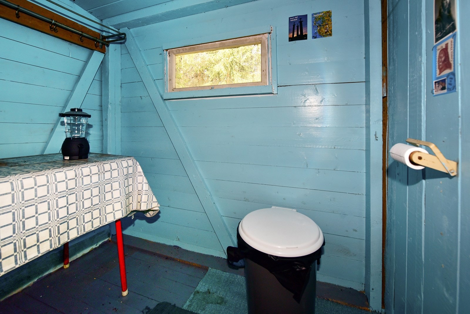 Utedo i tilbygget del av hytta. Galleribilde