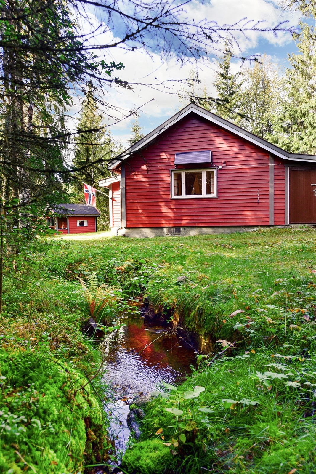 005_Hytta får strøm via solcellepanel. Galleribilde