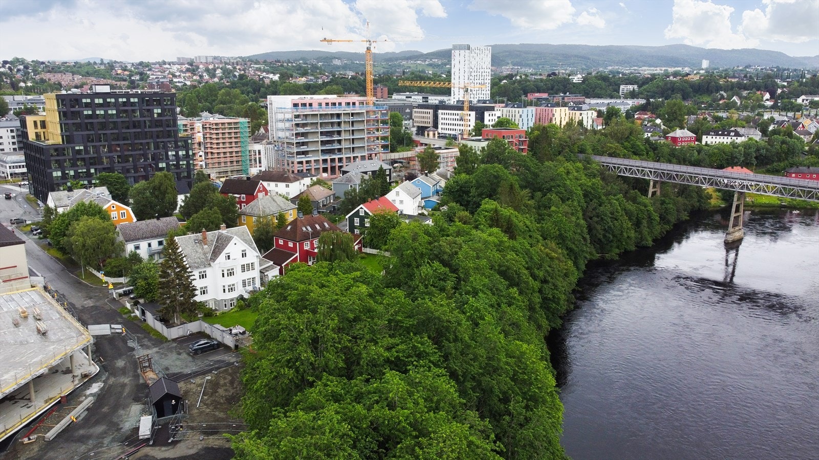 Nidelva er nært huset og du har fiskerett i elva Galleribilde