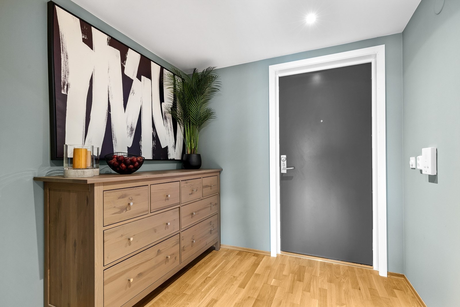 Lys entre med dørcallinganlegg Galleribilde