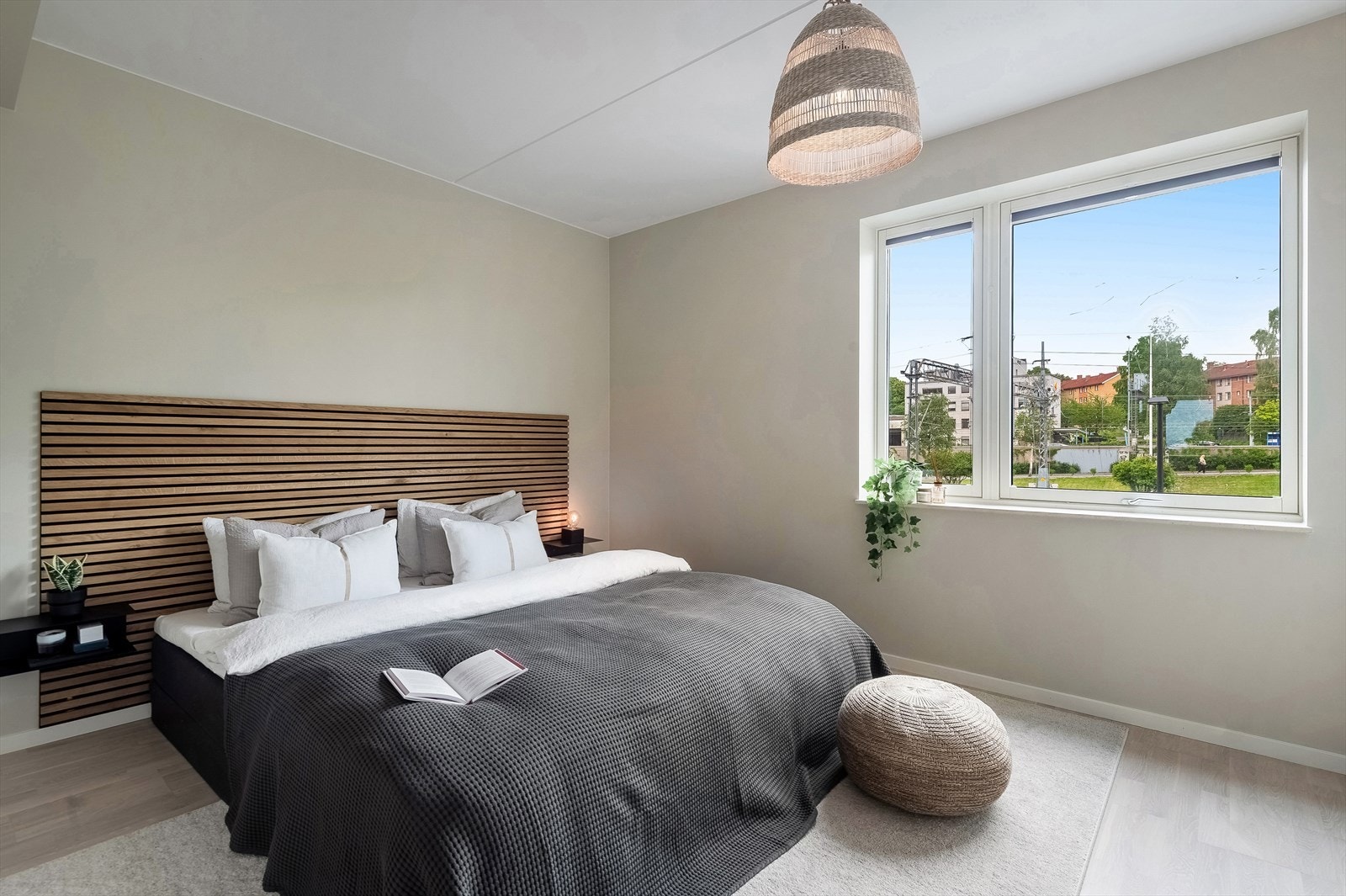 Hovedsoverommet vender mot øst og holder seg kjølig under varme sommerdager. Galleribilde