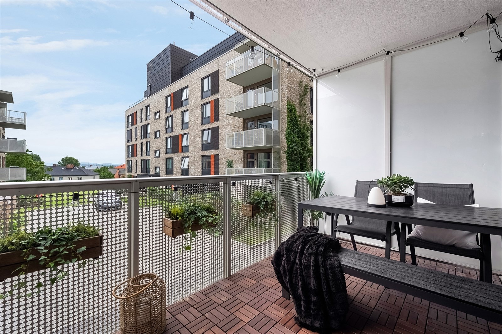 Her kan lange sommerdager nytes med familie og venner. Sol fra ca kl.14-20 om sommeren. Galleribilde