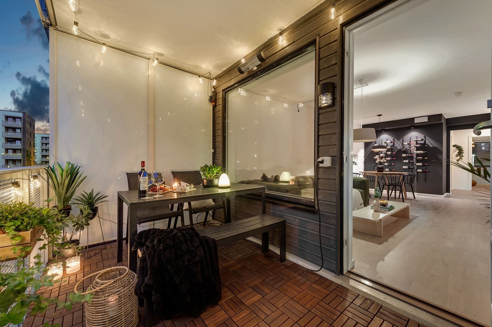 På balkongen har du god plass til sittegruppe, grill, planter m.m. Galleribilde