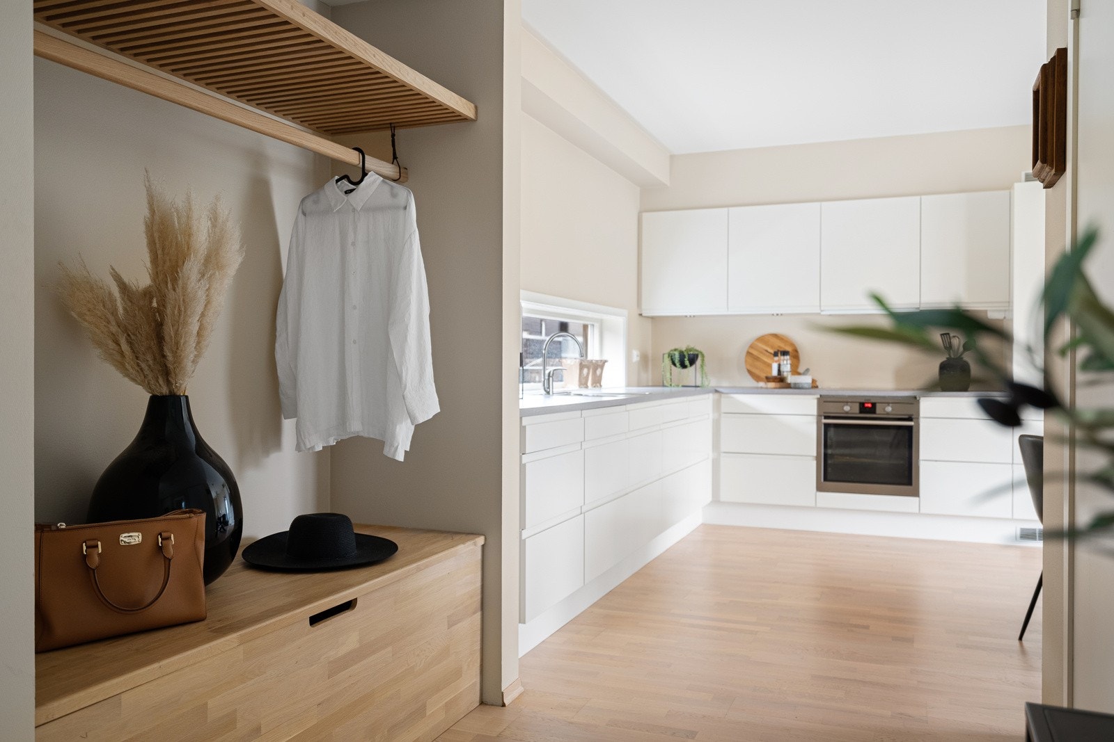 Stilig stedbygd garderobeløsning. Galleribilde