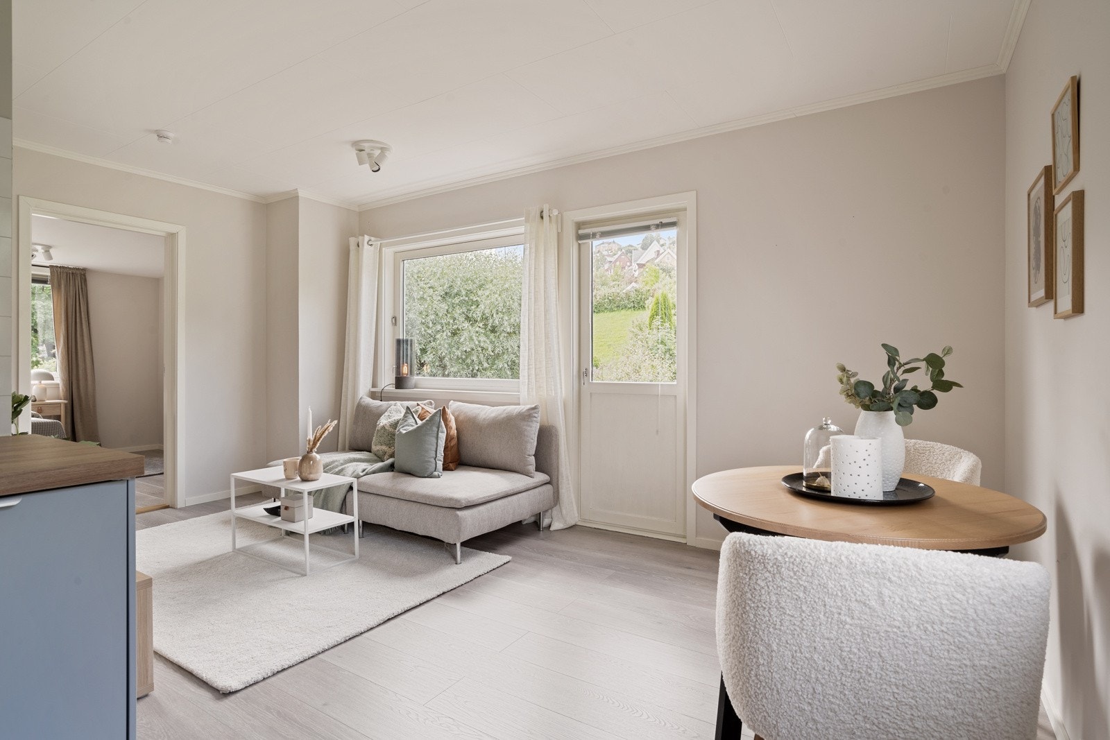 Leiligheten har i nyere tid vært gjennom en omfattende overflateoppussing og holder en gjennomgående god og moderne standard Galleribilde