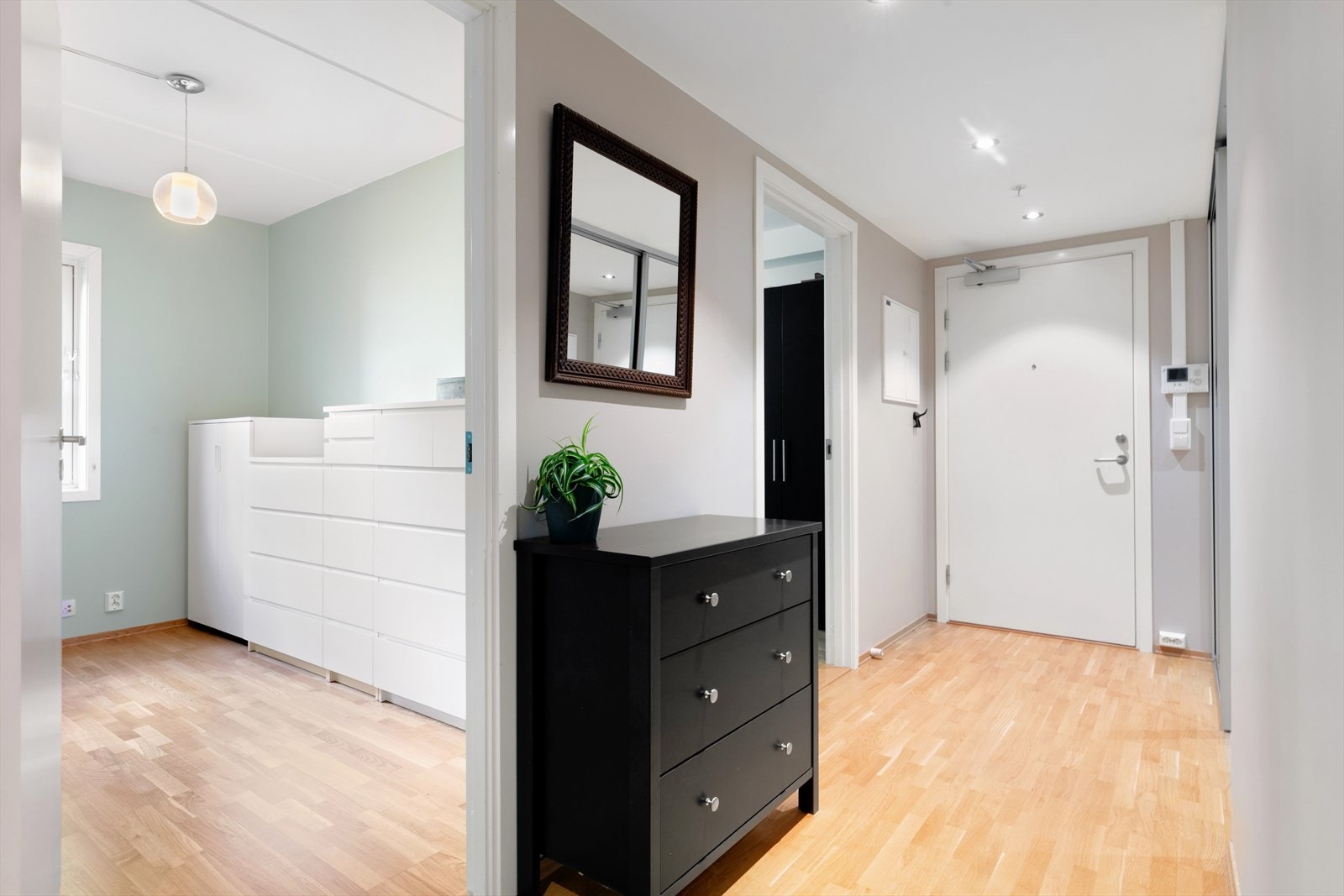 I gangen er det tilgang til alle tre soverom, samt bad. Galleribilde