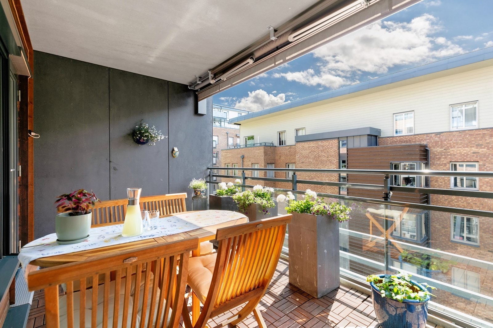 Leiligheten ligger flott til i 5. etasje på attraktive Lilleborg, midt mellom Sagene og Torshov. Galleribilde