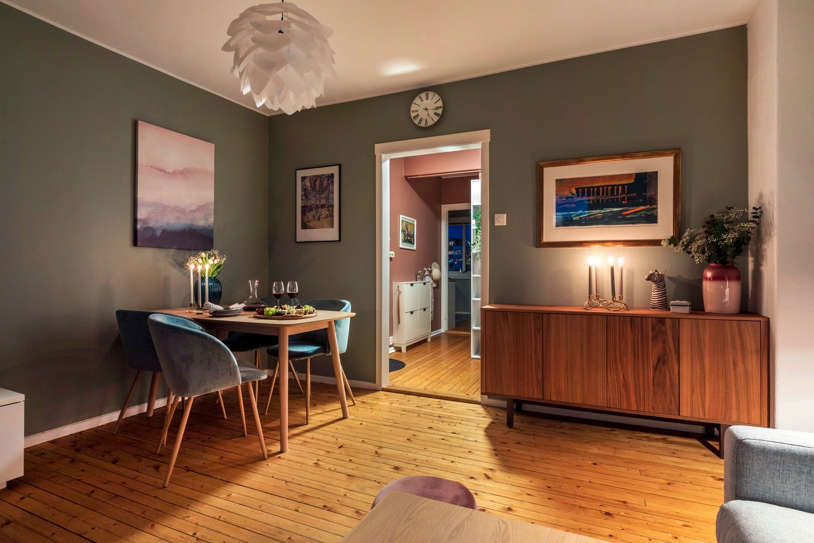 God og naturlig plass til spisebord. Galleribilde