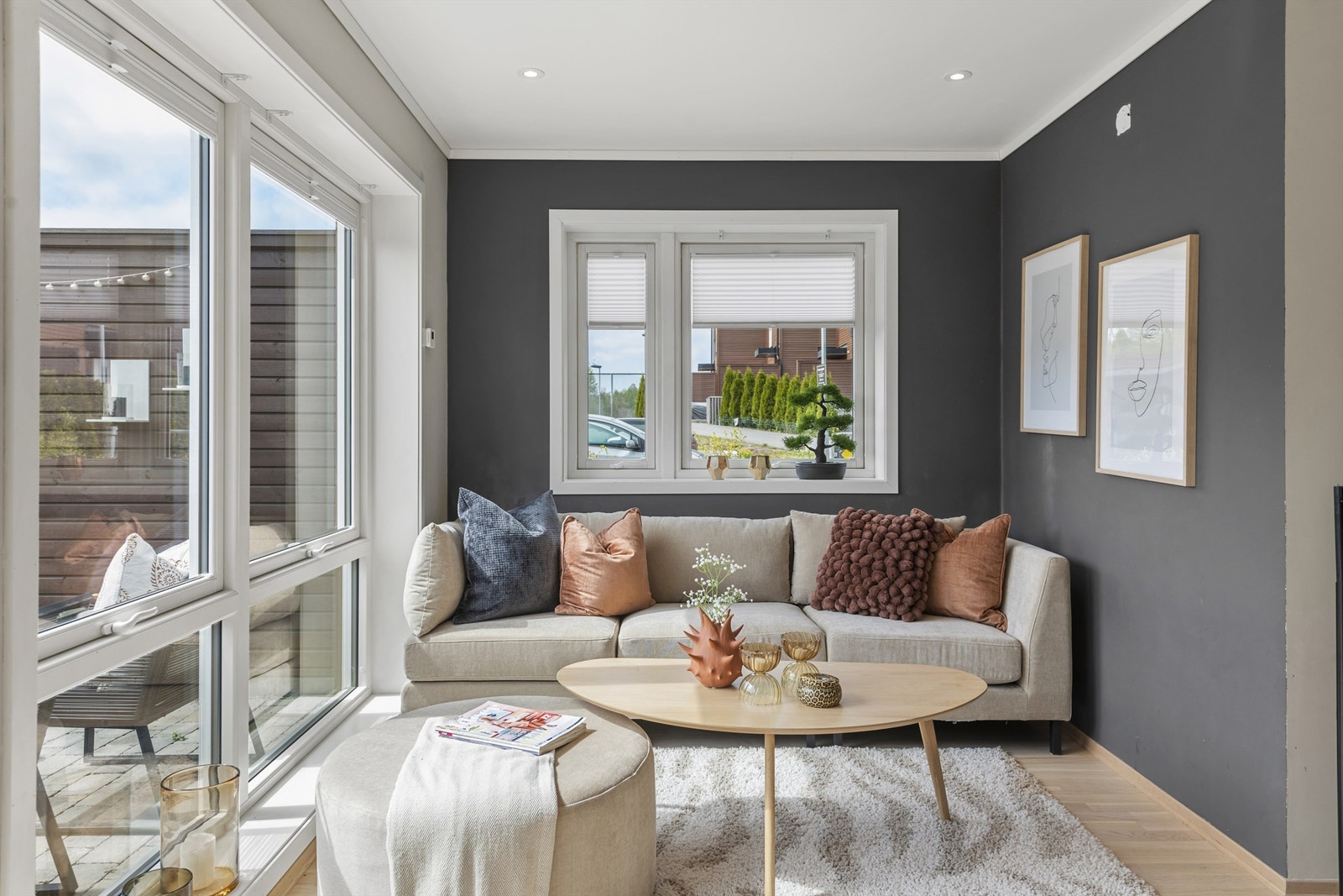 Enderekkehuset har gode vindusflater i flere himmelretninger som bidrar til en lys og hyggelig atmosfære. Galleribilde