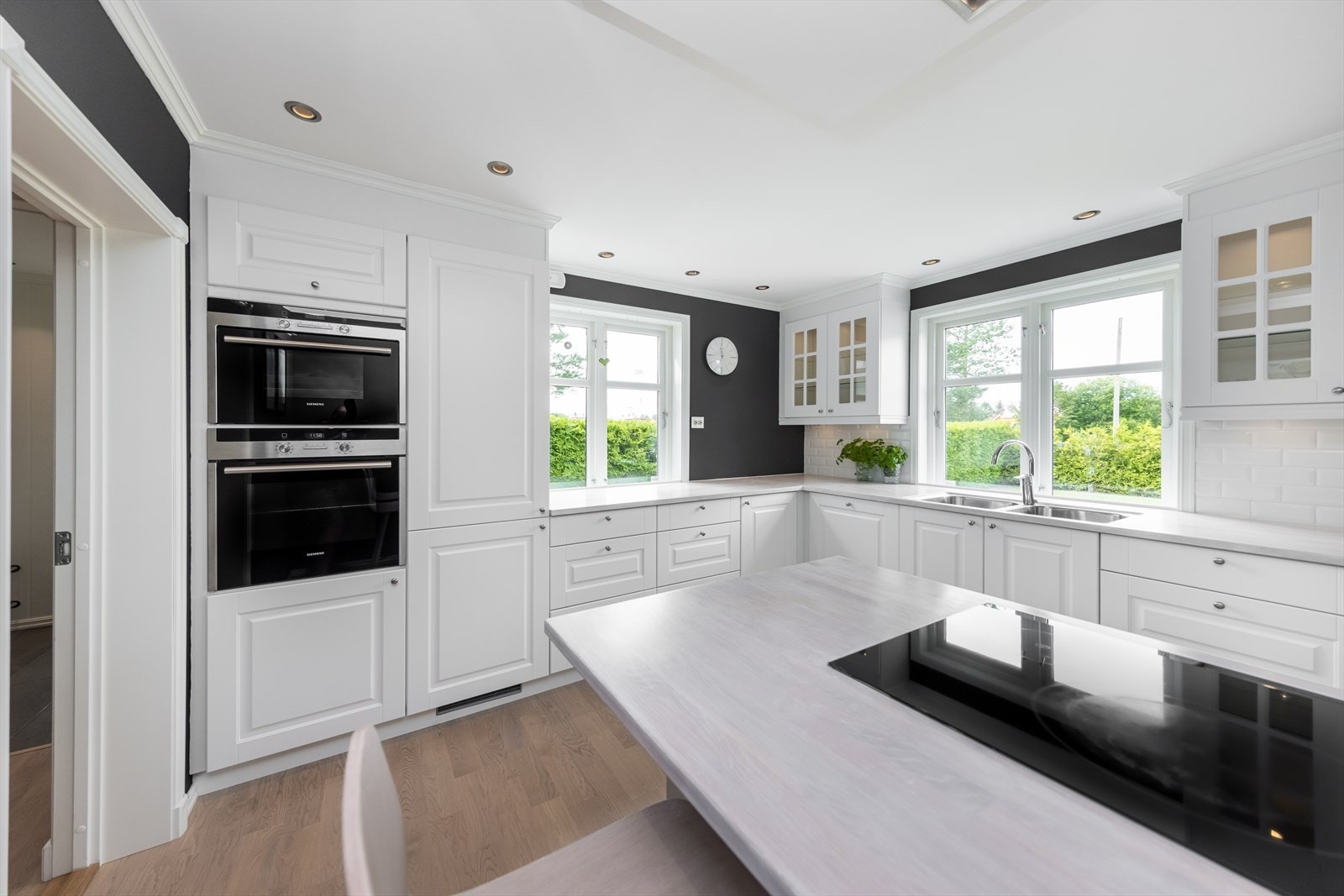 Intergrerte hvitevarer med stekovn og dampovn fra kvalitetsleverandøren Siemens Galleribilde