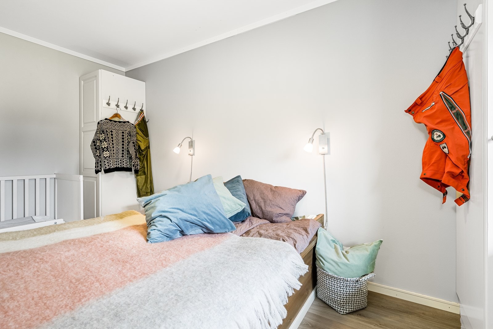 Plass for garderobeskap på soverommet. Galleribilde