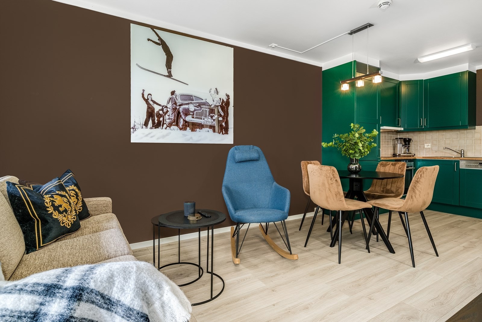 Plass til både en salong og en liten spisegruppe. Galleribilde