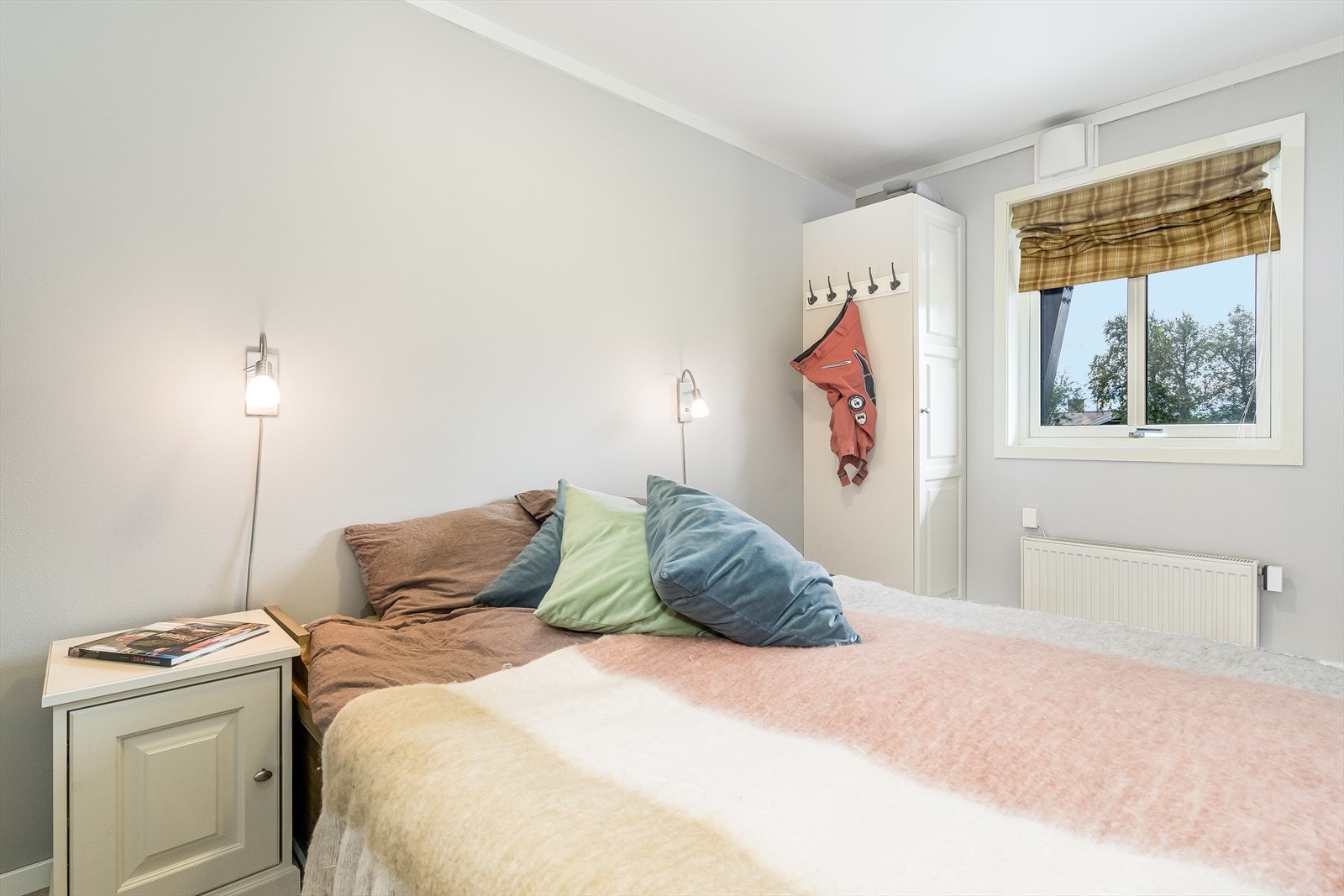 Soverom med plass for dobbeltseng. Galleribilde