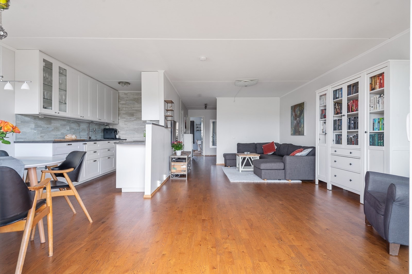 Leiligheten ligger i byggets 4. etasje med fin intern beliggenhet. Galleribilde