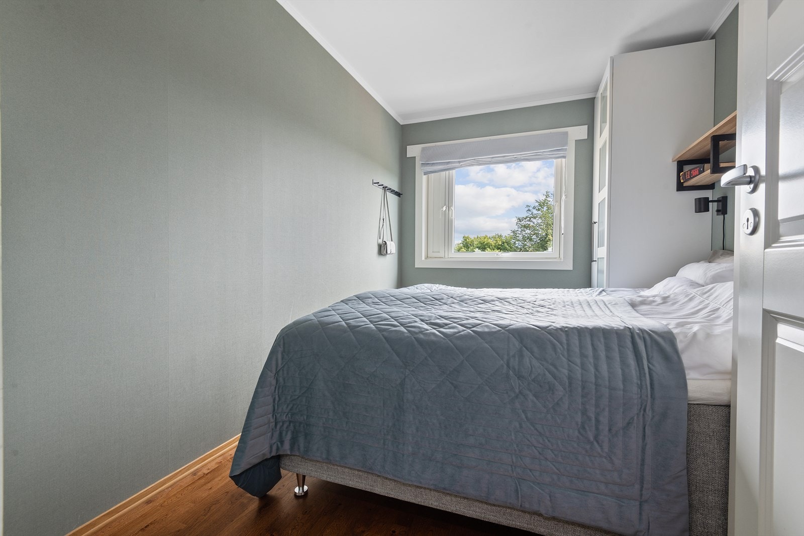 Begge soverommene har frodig utsyn mot grøntarealer. Galleribilde