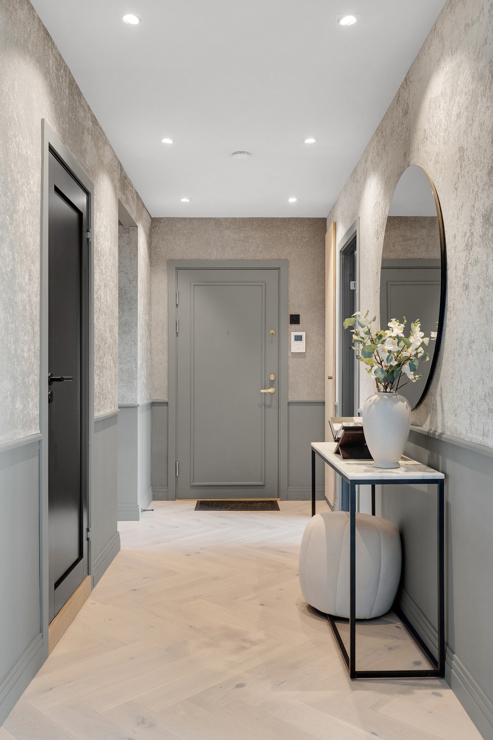 Eksklusiv fiskebensparkett i de fleste rom. Galleribilde