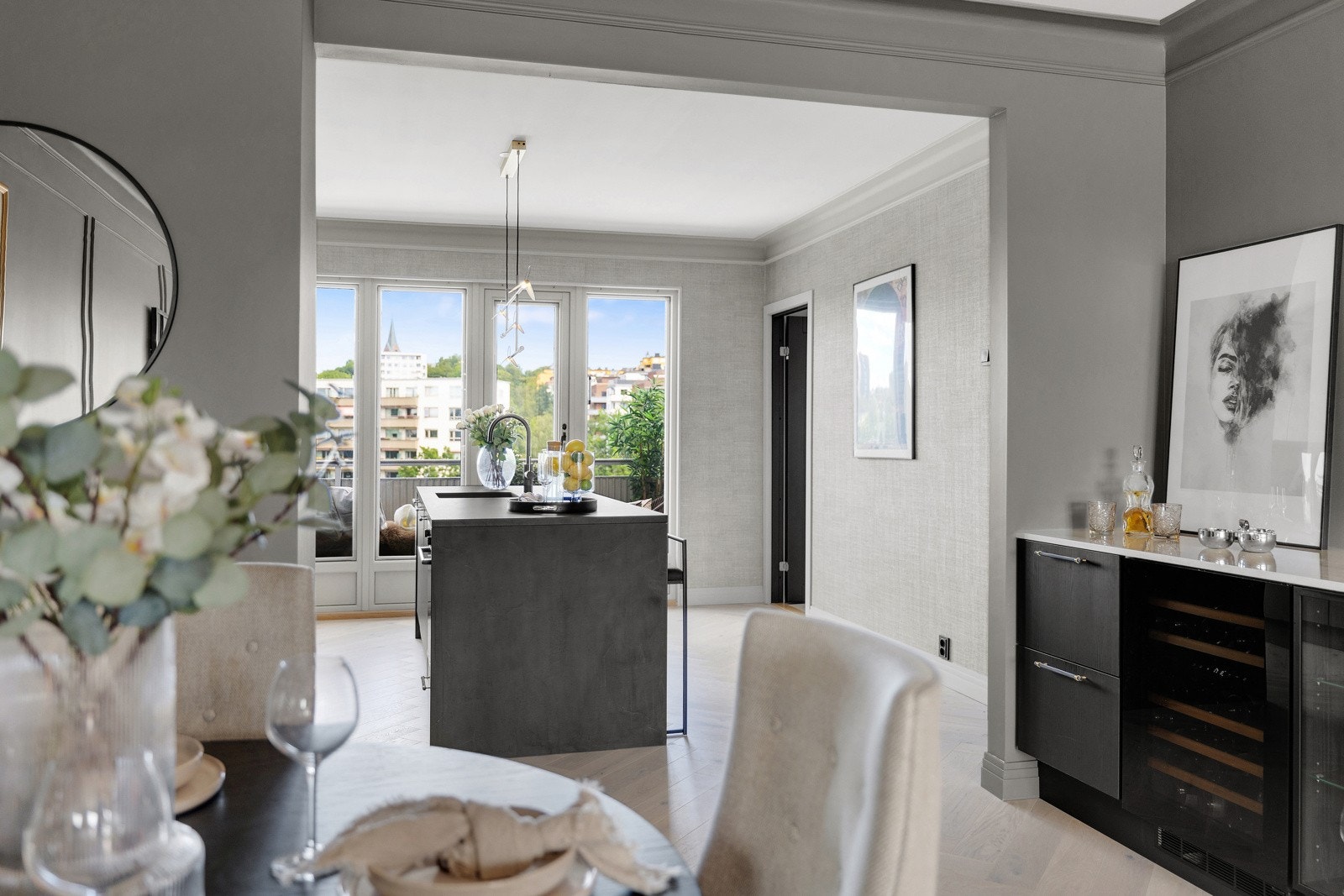 Lave felleskostnader som inkluderer bl.a. à- konto varmtvann/fyring og kabel-tv. Det er lagt til rette for fiber. Galleribilde