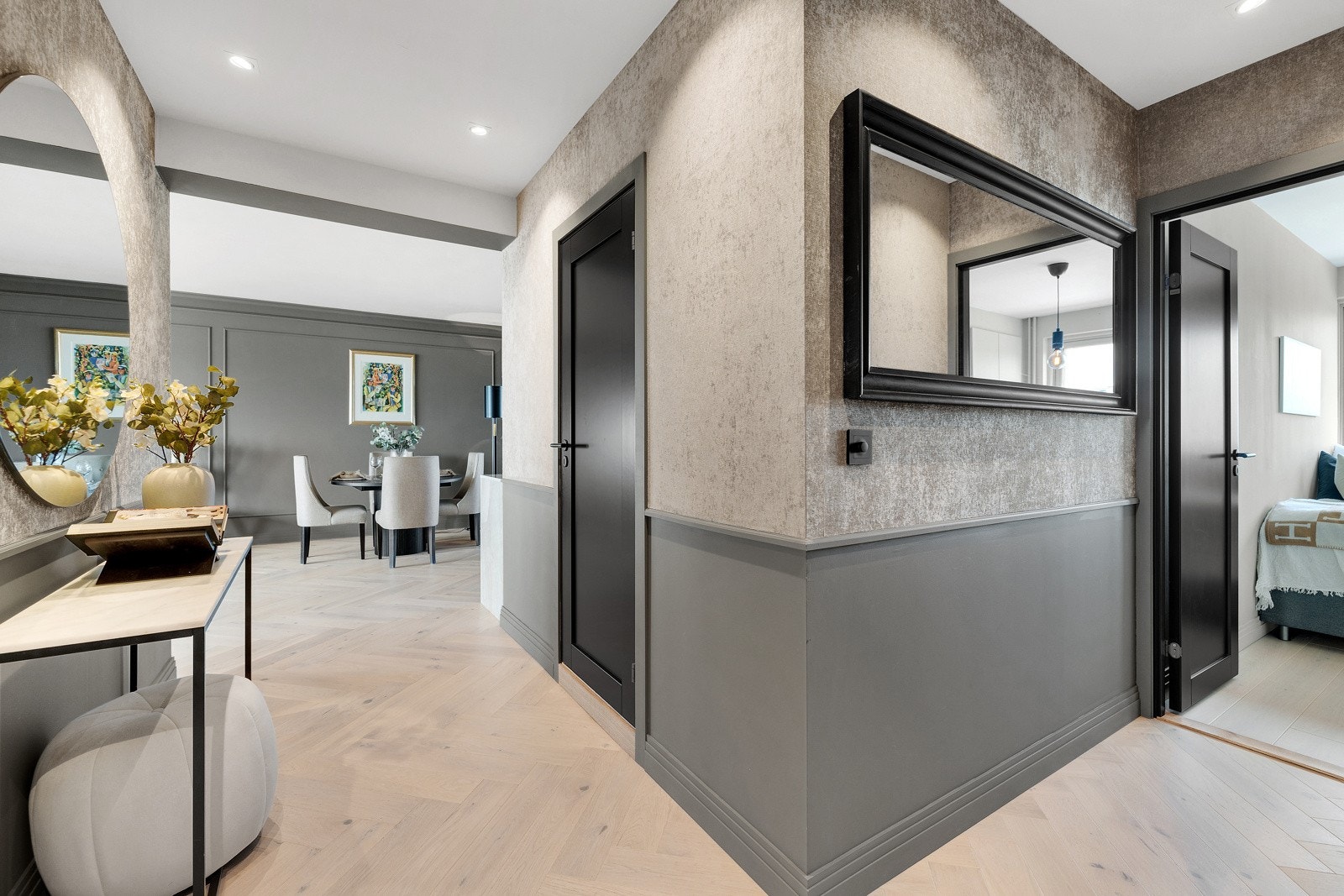 Sameiet er meget veldrevet uten langsiktig gjeld. Andel formue på denne leiligheten er ca. kr. 99.000,-. Galleribilde