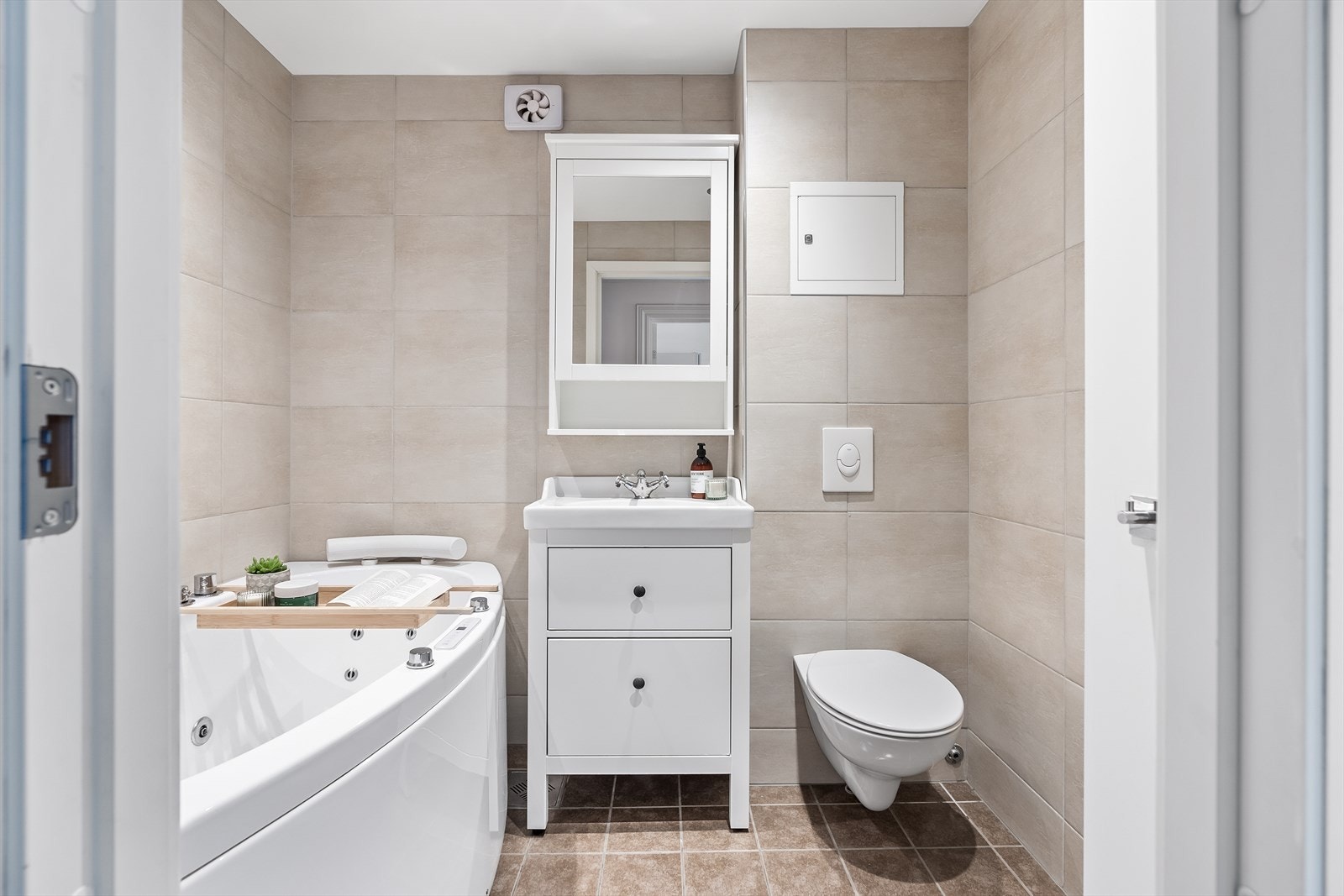 Badet i 2. etasje ble pusset opp i regi av en tidligere eier i 2014. Galleribilde