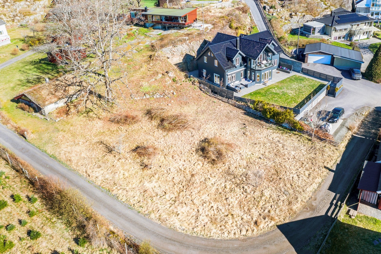 Stor boligtomt på 970m². Galleribilde