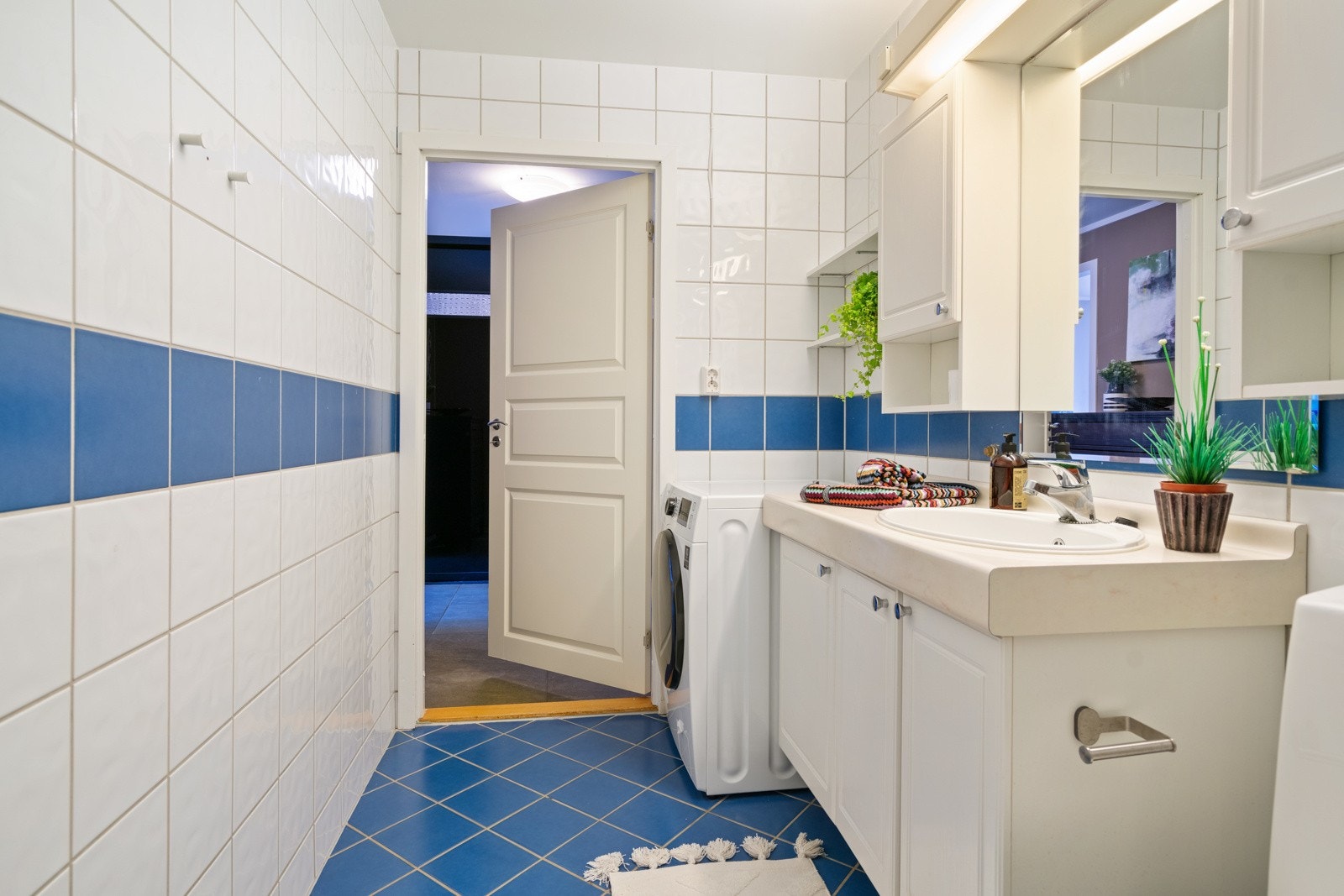 Badet har opplegg for vaskemaskin. Galleribilde