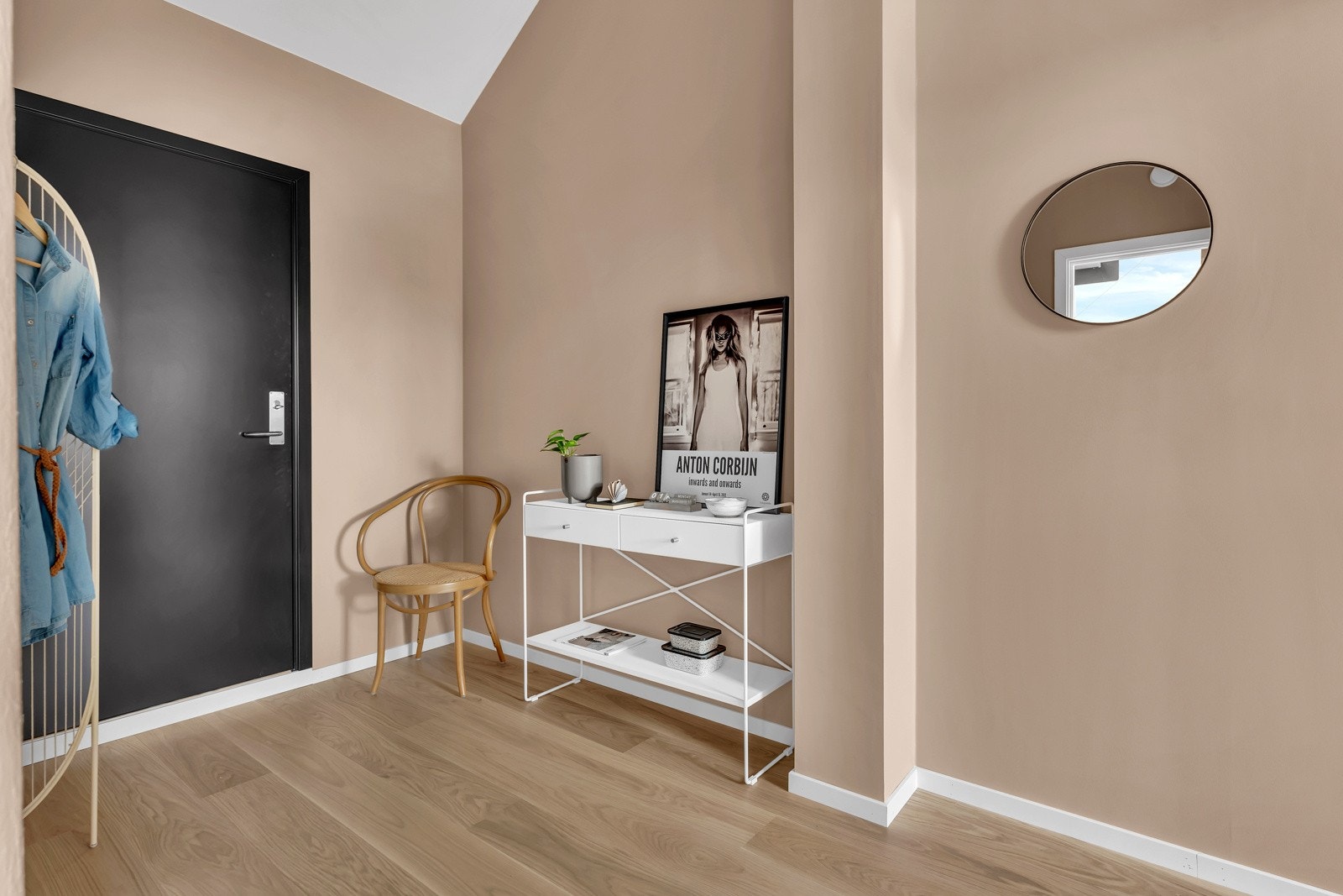 Videre er det god plass på soverom til å innrede med garderobeløsninger. Galleribilde