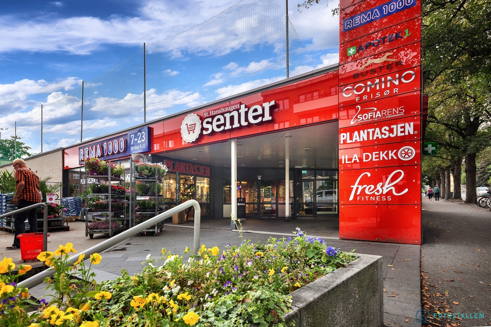 St.Hanshaugen senter sammen med Alxenader Kiellands Hus er noen av flere sentre i nærområdet som har et bredt utvalg av servicetilbud. Galleribilde