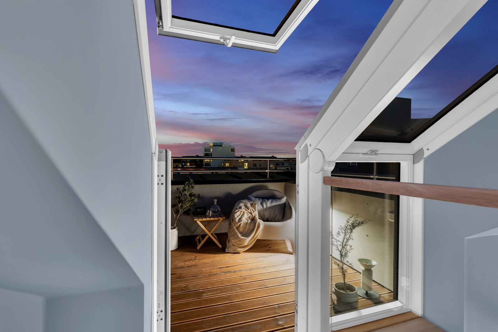 Store vindusflater sørger for gode lysforhold og romfølelse. Galleribilde