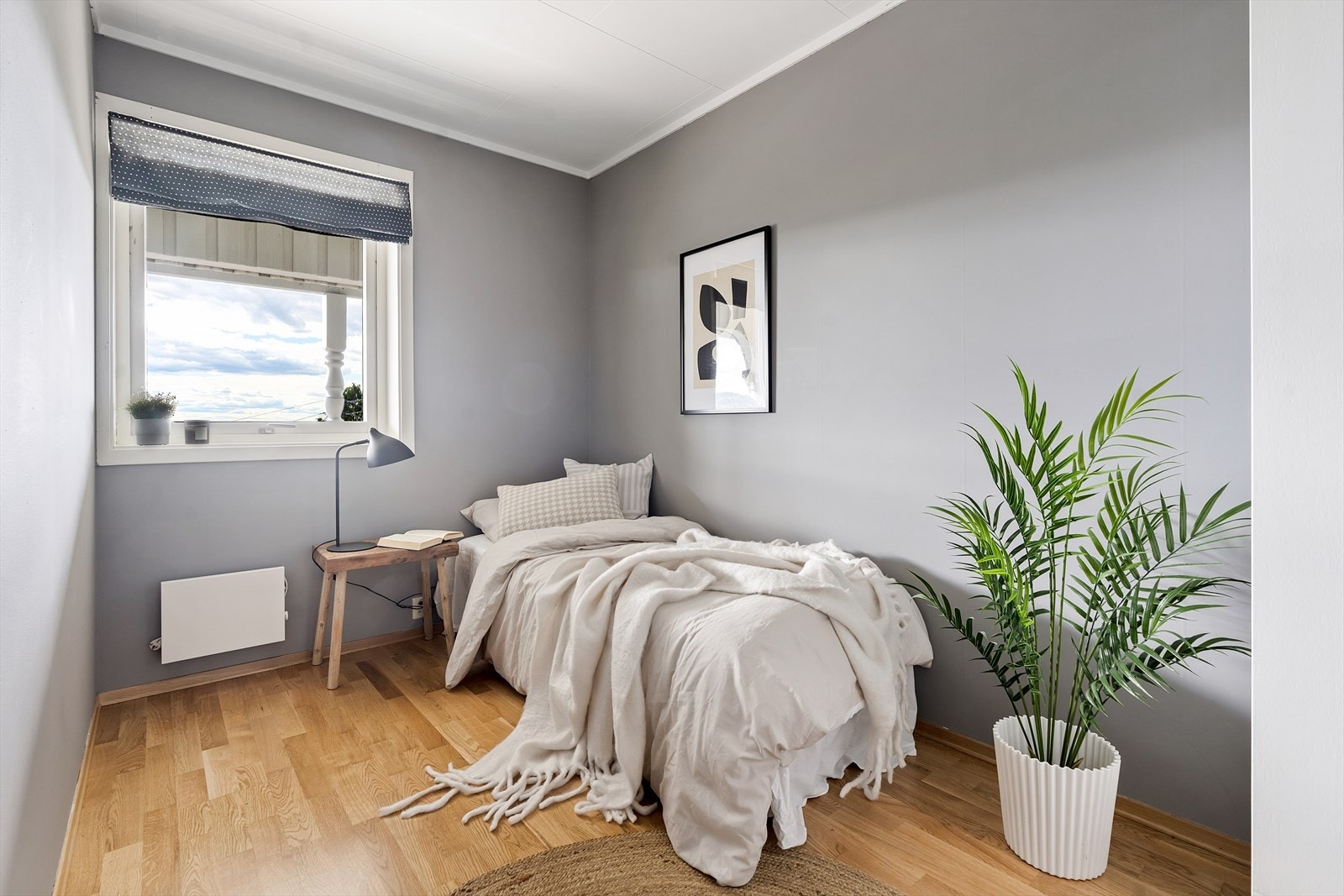 De øvrige rommene har ordinære garderobeskap. Alle rom er malt i duse, behagelige og moderne fargetoner. Galleribilde