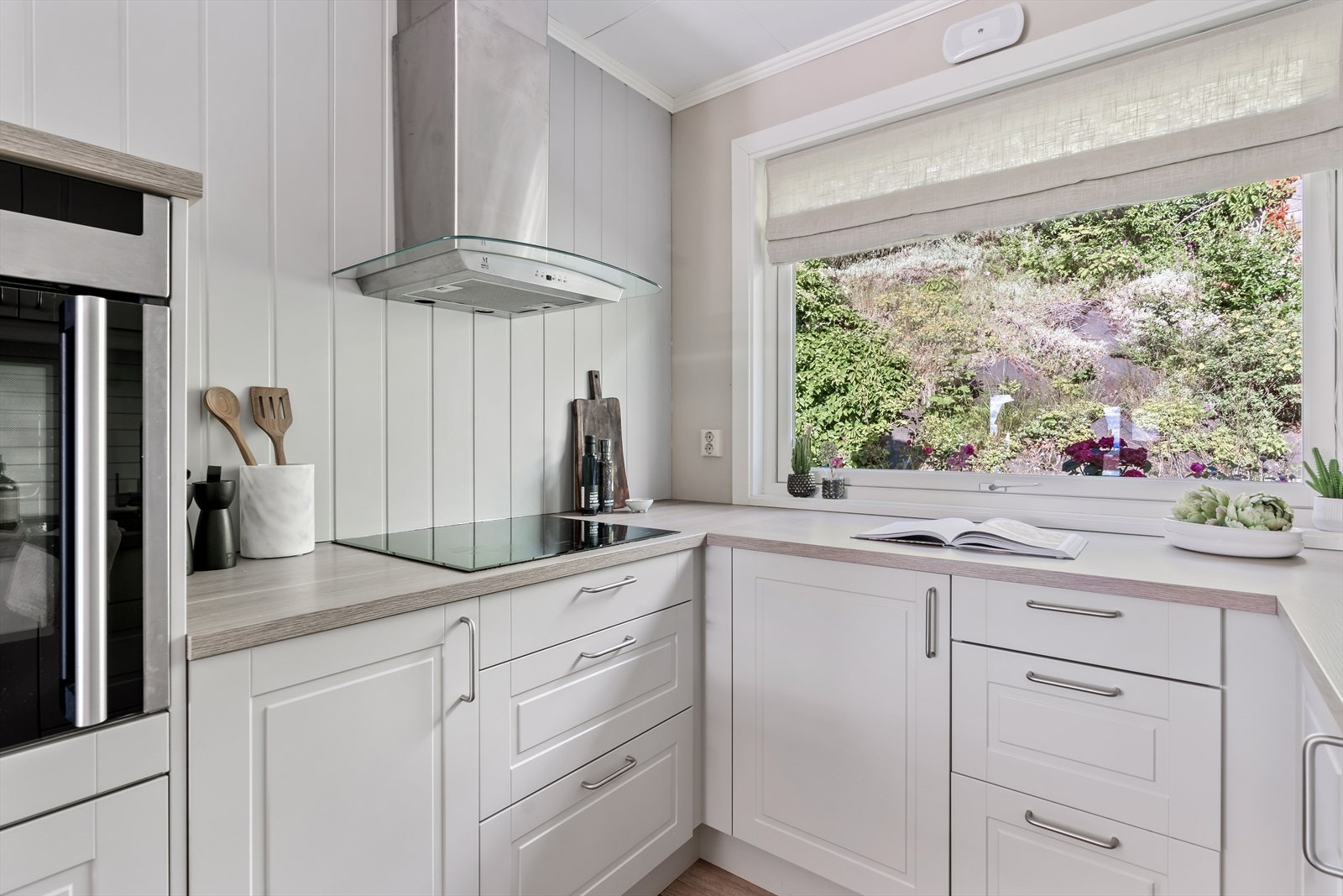 I tillegg er en integrert stekeovn montert i perfekt arbeidshøyde. Galleribilde