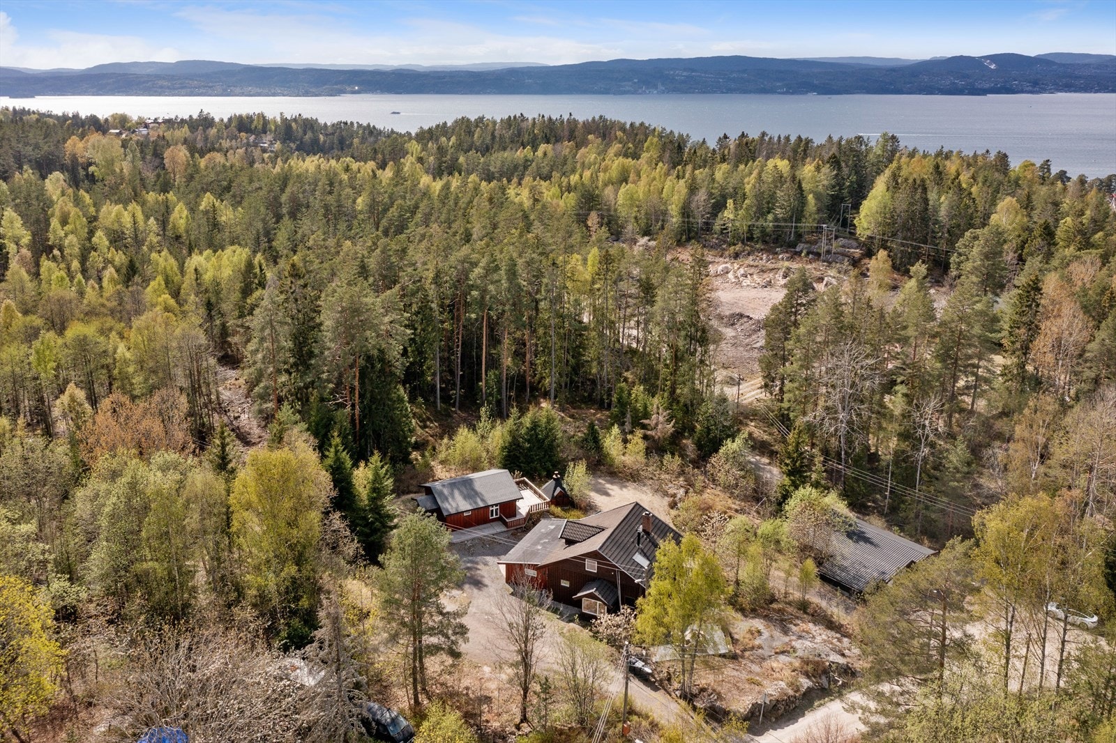 Umiddelbar nærhet til lysløype som tar deg over hele Nesoddmarka Galleribilde