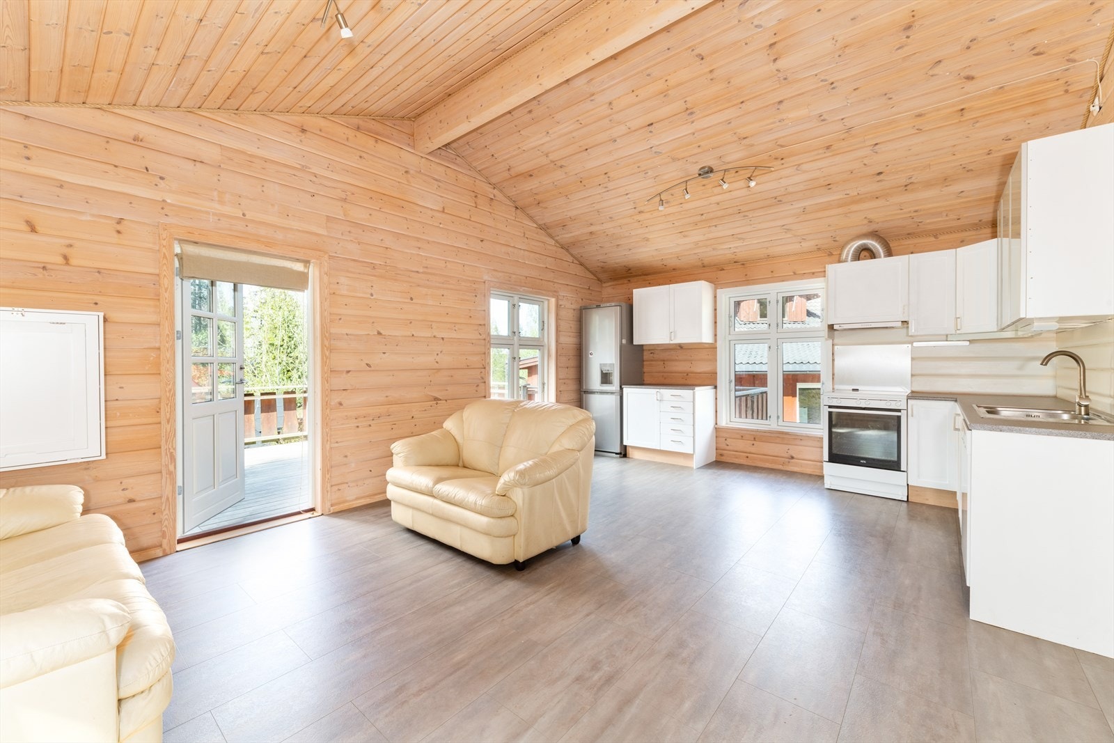 Stue og kjøkken i annekset. Galleribilde