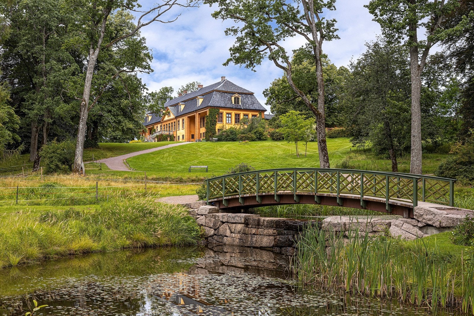 I området er det flere fantastiske turmuligheter, blant annet Bogstad gård. Galleribilde