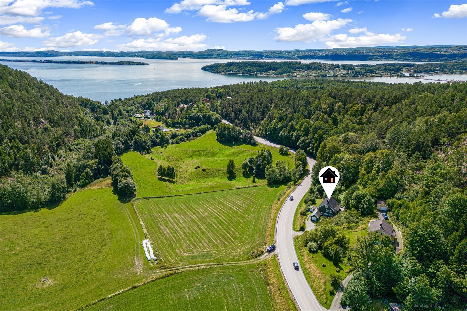Idyllisk beliggenhet like ved sjøen Galleribilde