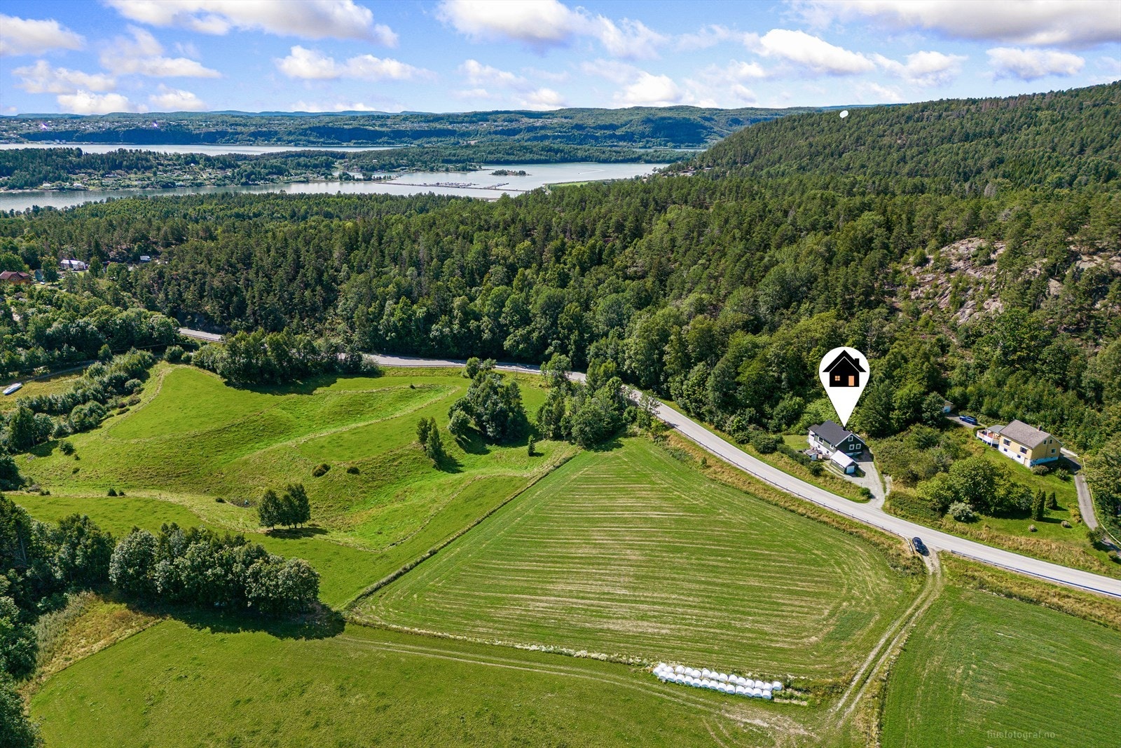 Dronefoto med Sandebukta i bakgrunnen Galleribilde