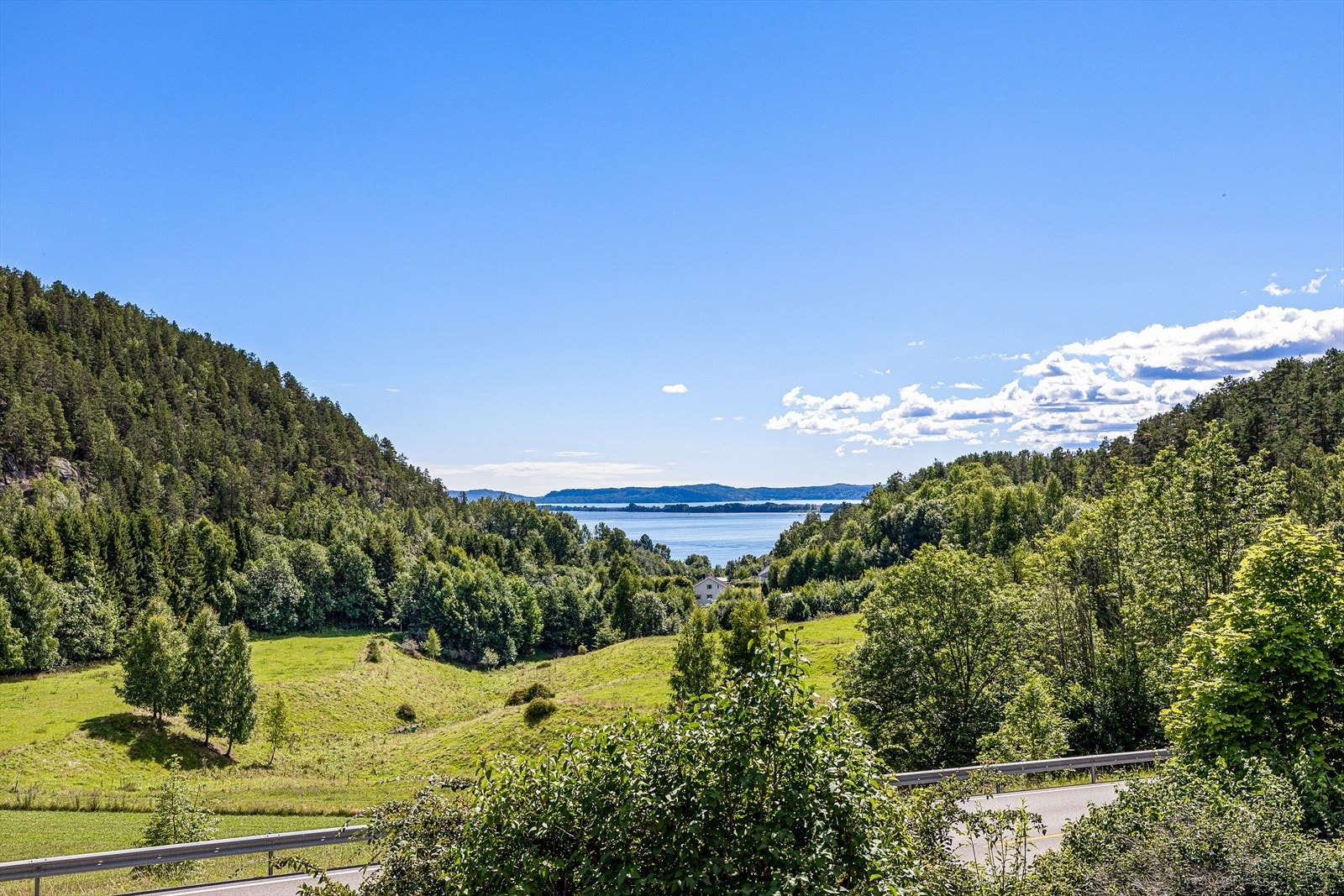 Nydelig fjordutsikt Galleribilde