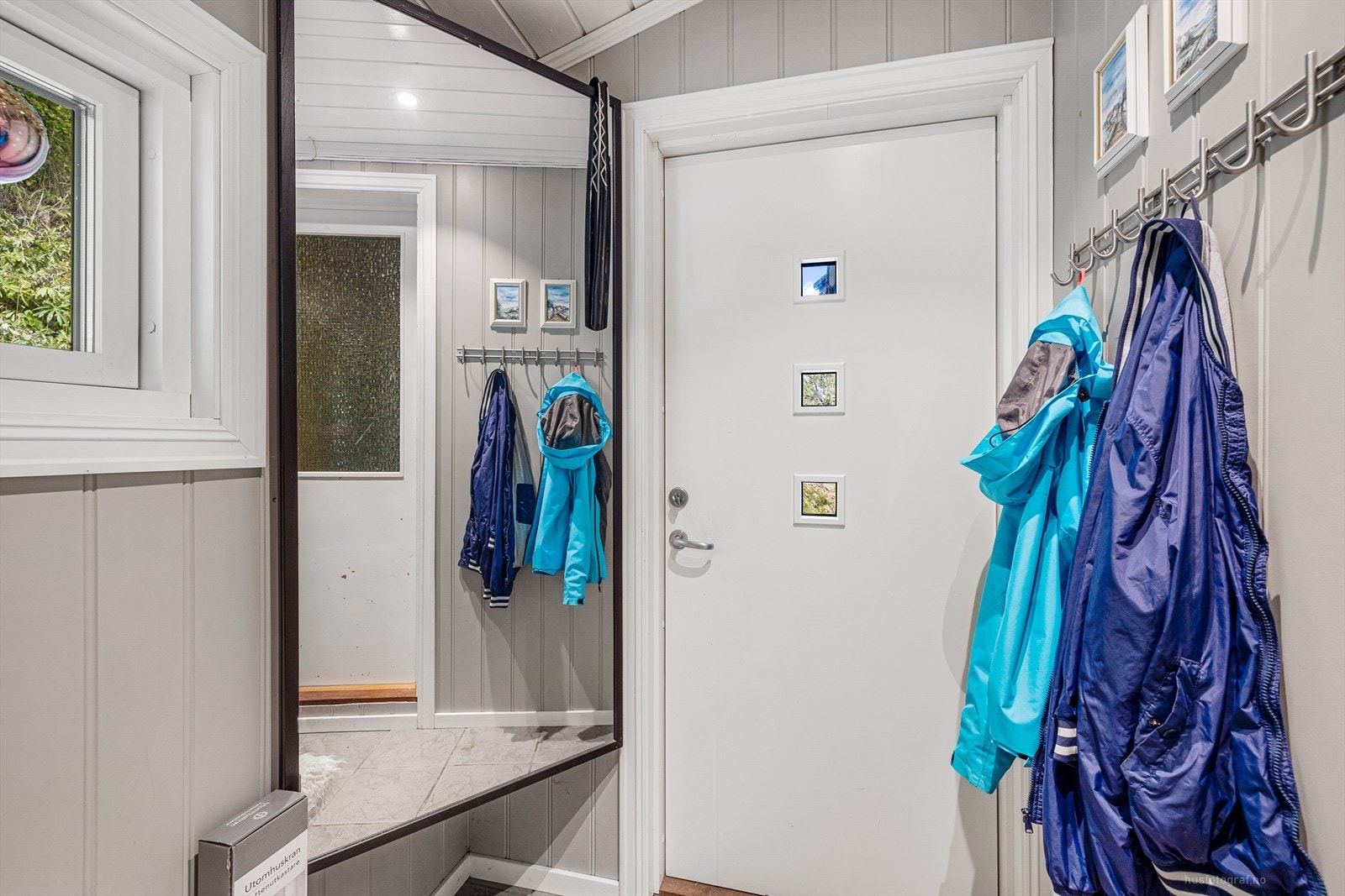 Inngang til u. etg. Galleribilde