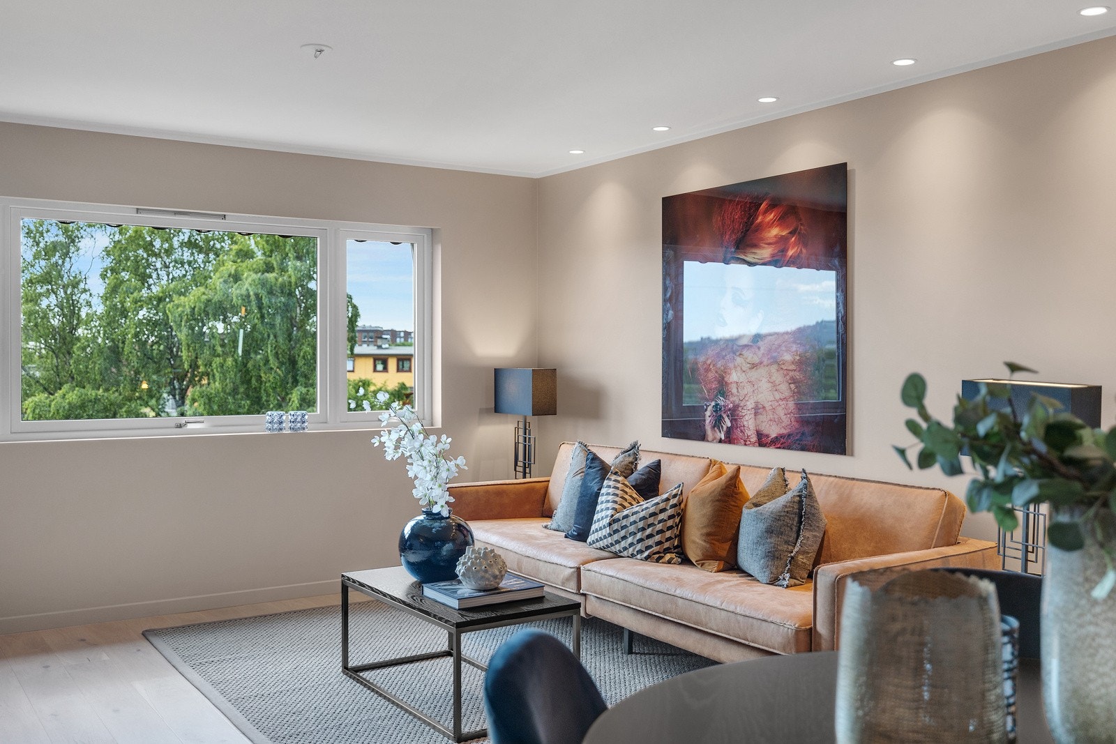 Det er utstrakt bruk av èn-stavs eikeparkett i boligen Galleribilde