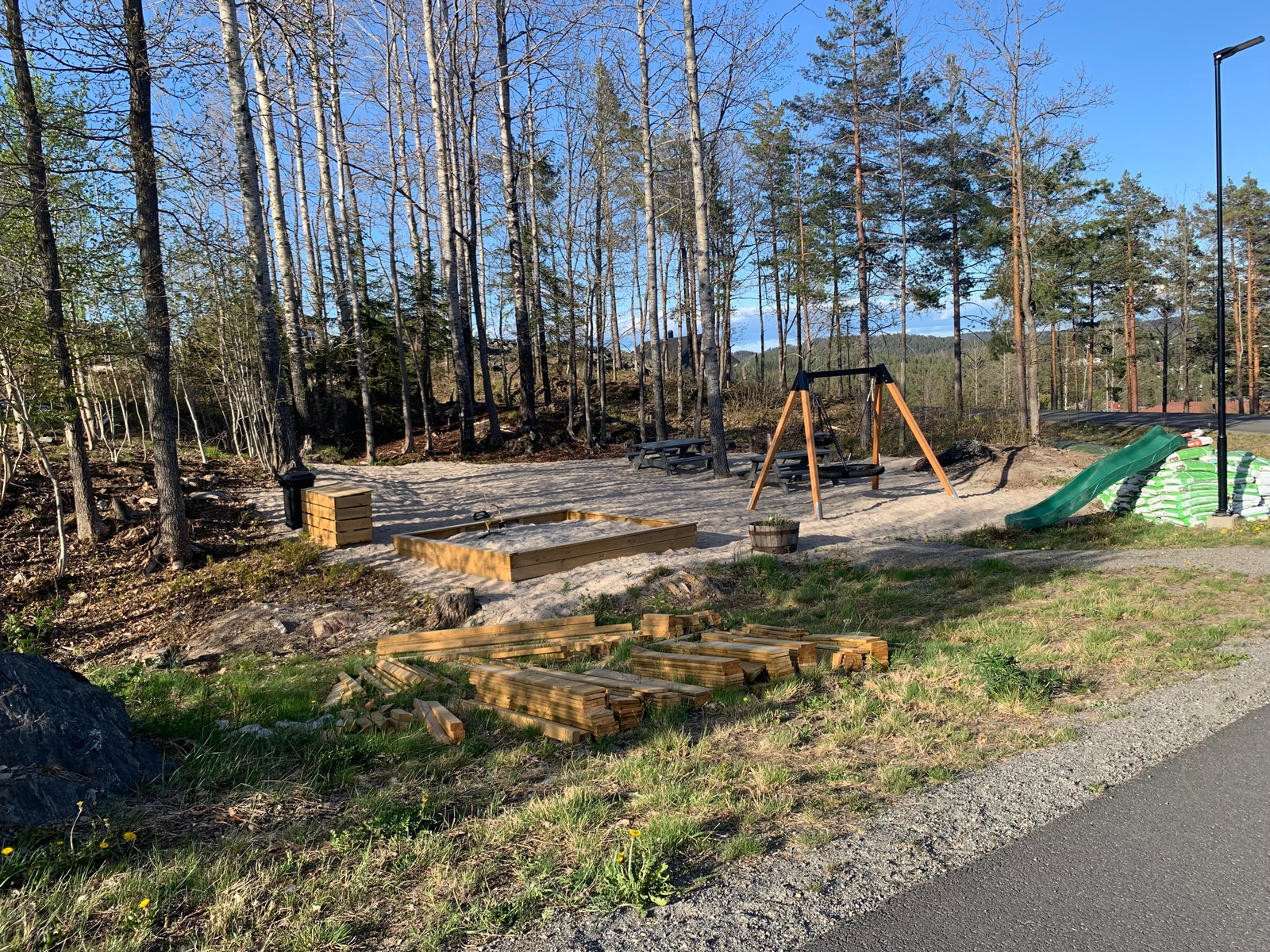 Djuptjennhaugen IV: lekeplass under etablering (vår 2022) Galleribilde