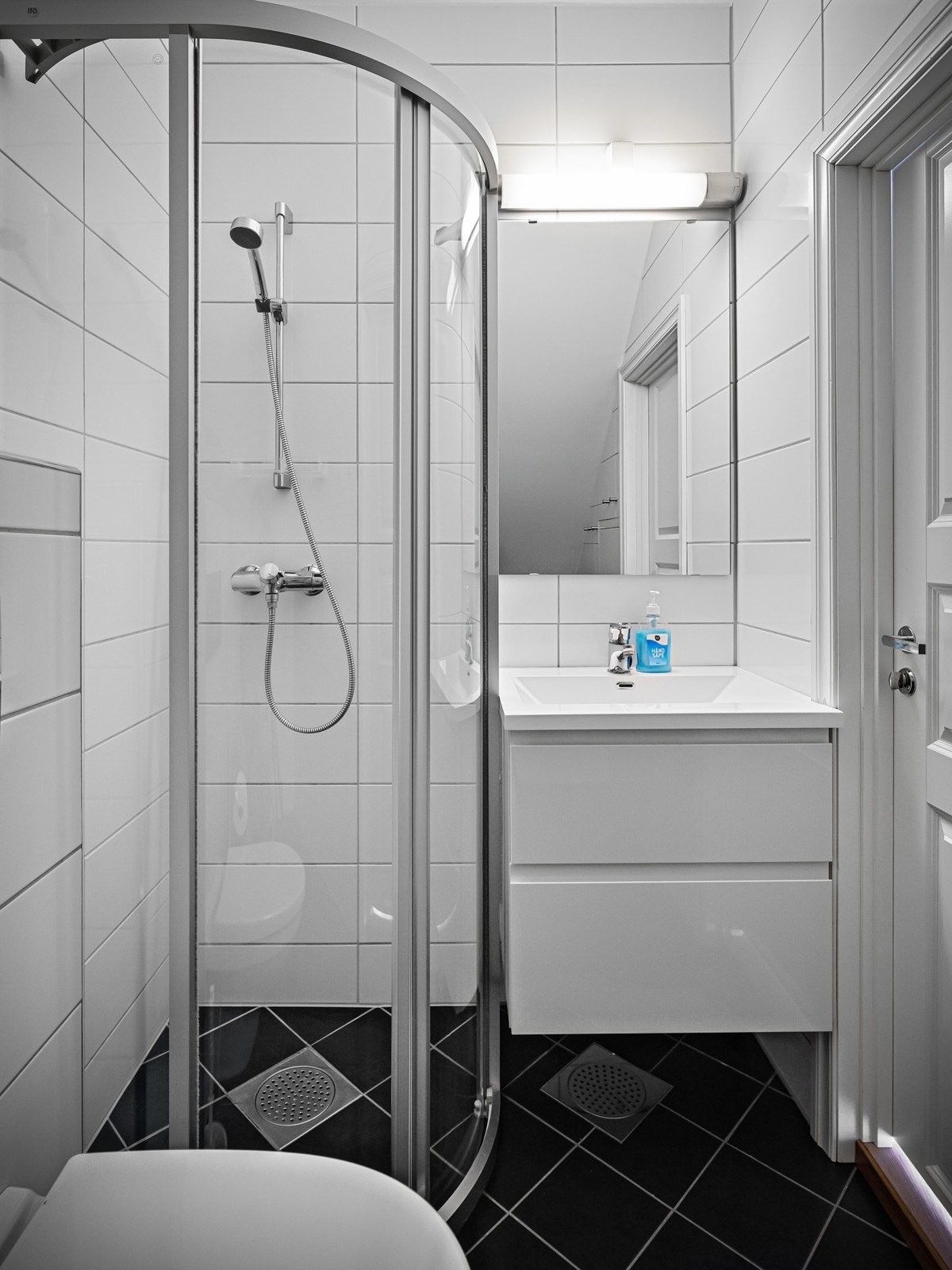 Lyst, fint bad i 4.etg Galleribilde