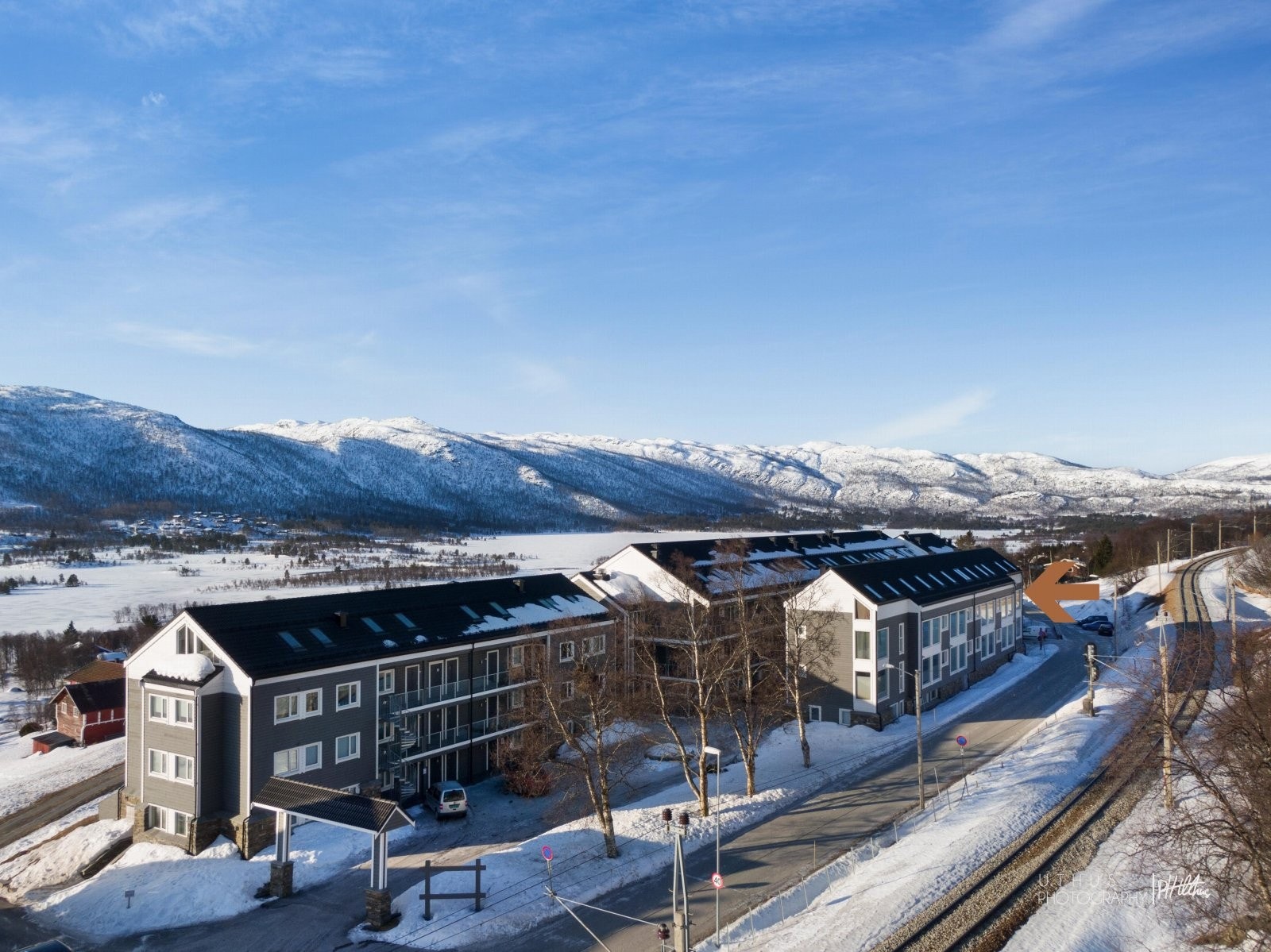 Leiligheten ligger fint til på hjørnet med flott utsikt mot vest Galleribilde