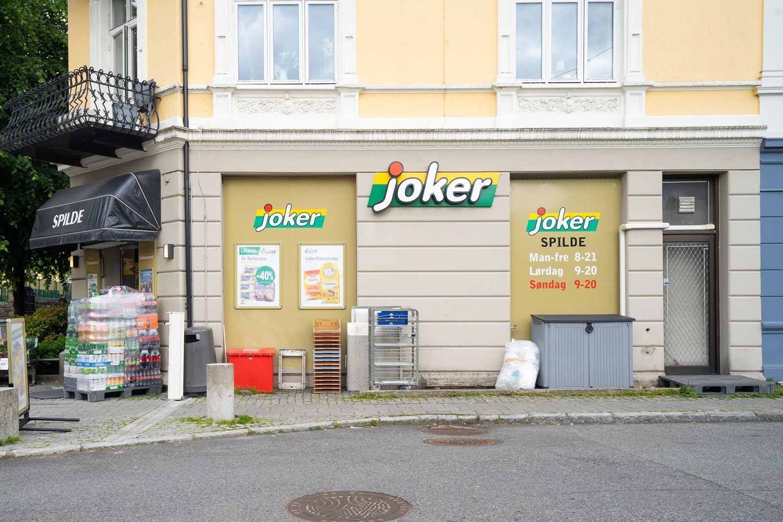 Nærbutikken Joker er like utenfor døren, den er også søndagsåpen. Galleribilde