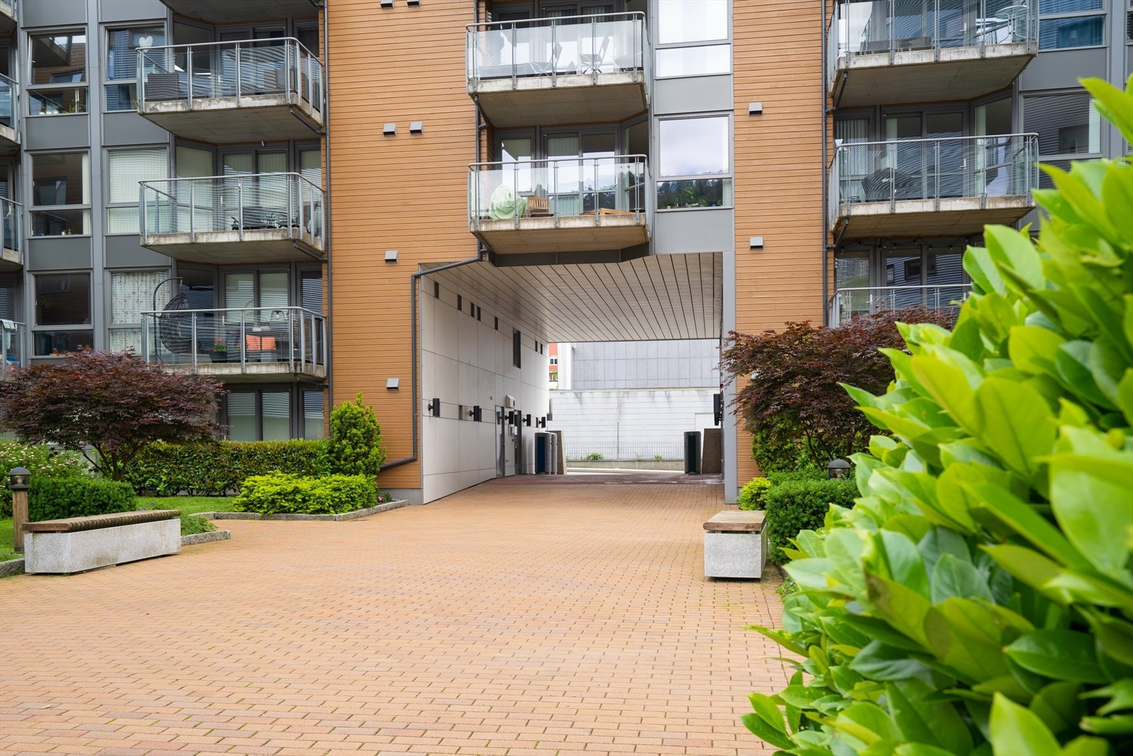 Leiligheten har en praktfull beliggenhet i sjønære omgivelser sentralt på Møhlenpris. Galleribilde