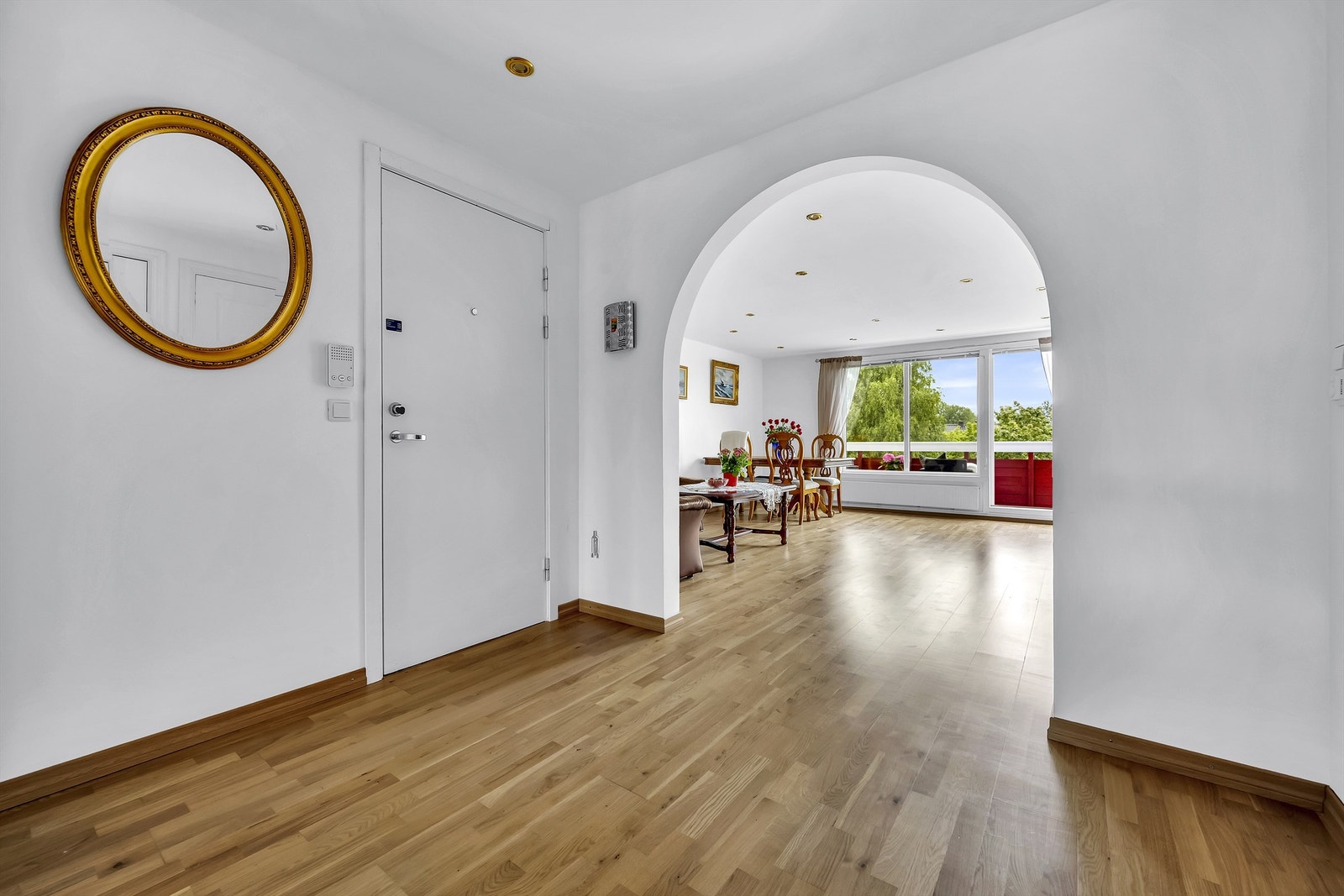 Rugdeberget ligger fint til på Hauketo med kort avstand til både kollektiv transport, dagligvarehandel og flotte turområder. Galleribilde