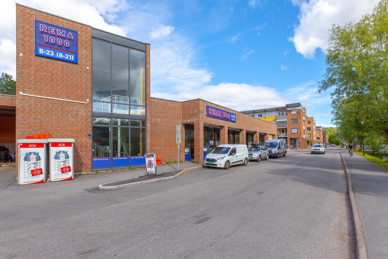 Rema 1000 er nærmeste dagligvarebutikk, kun 3 min unna med bilen. Galleribilde