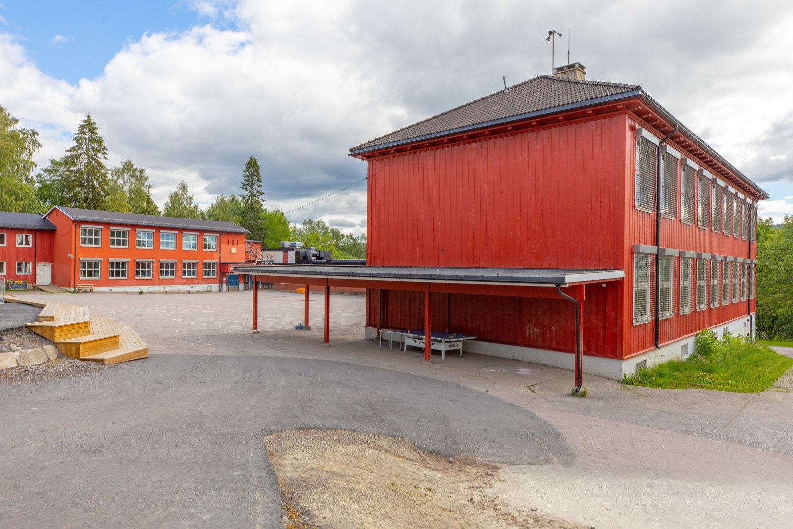 Rotnes barneskole ligger kort avstand fra leiligheten. Galleribilde